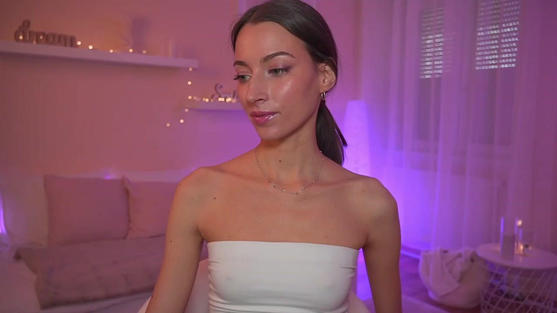 Gallery image thumbnail from Emily_grey69's myfreecams stream on, 12/05/2023, 11:36 image 5 of 20