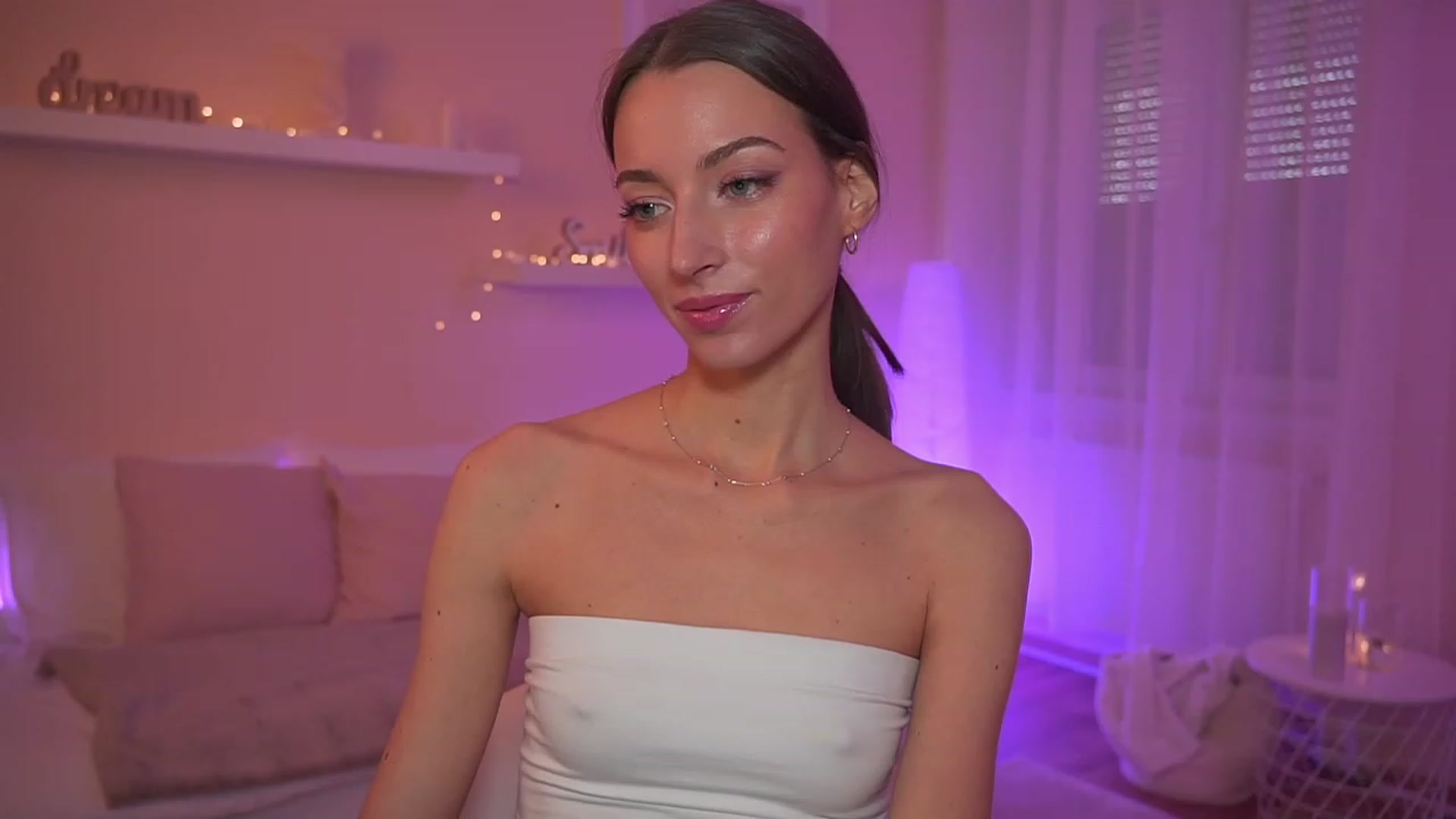 Gallery image thumbnail from Emily_grey69's myfreecams stream on, 12/05/2023, 11:36 image 2 of 20