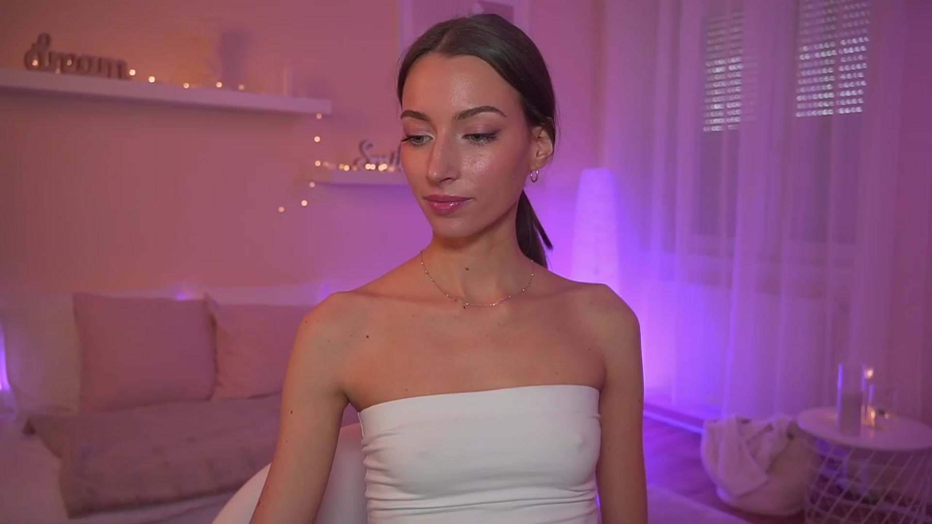 Gallery image thumbnail from Emily_grey69's myfreecams stream on, 12/05/2023, 11:36 image 6 of 20