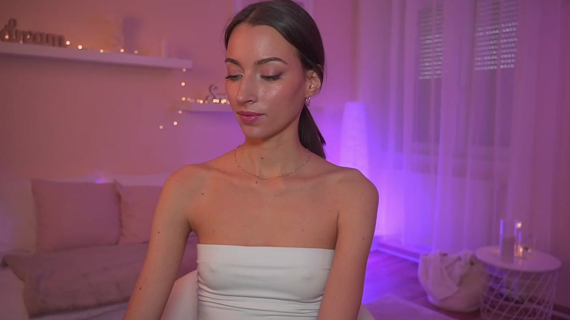 Gallery image thumbnail from Emily_grey69's myfreecams stream on, 12/05/2023, 11:36 image 12 of 20