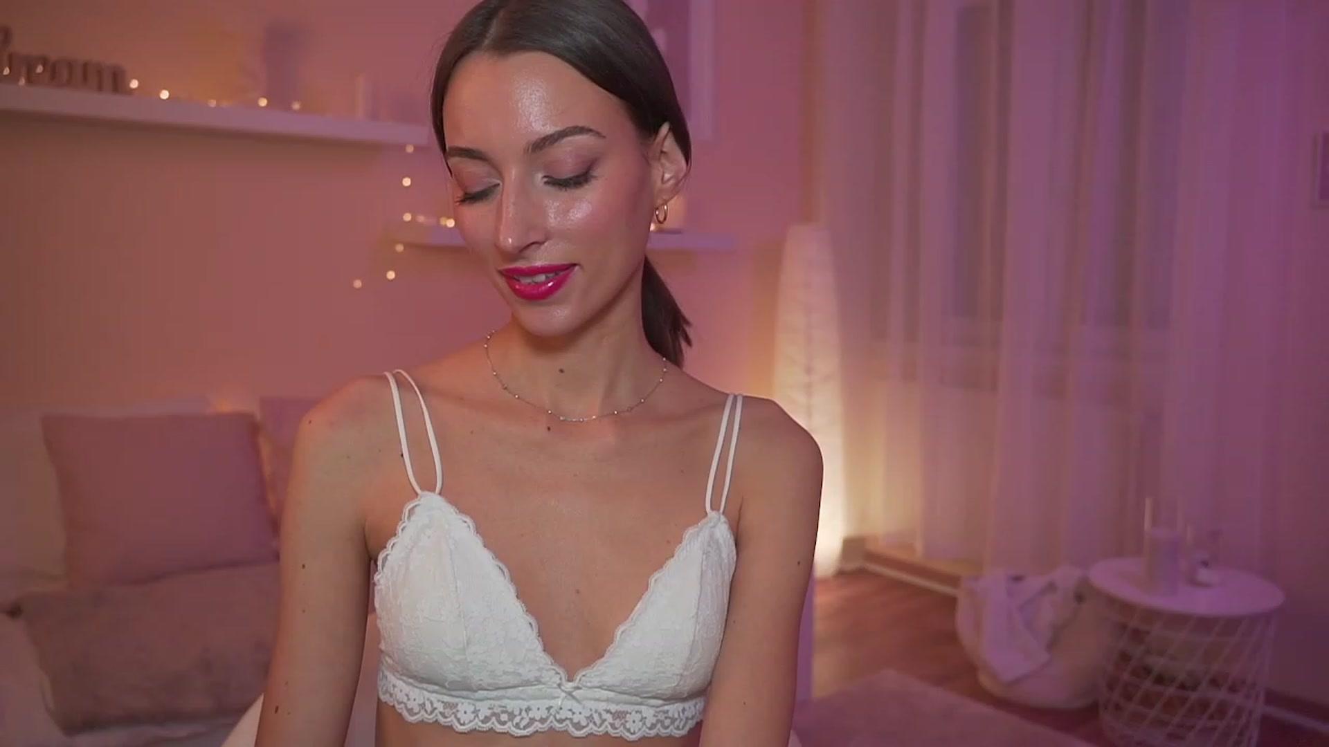 Gallery image thumbnail from Emily_grey69's myfreecams stream on, 12/05/2023, 19:09 image 5 of 20