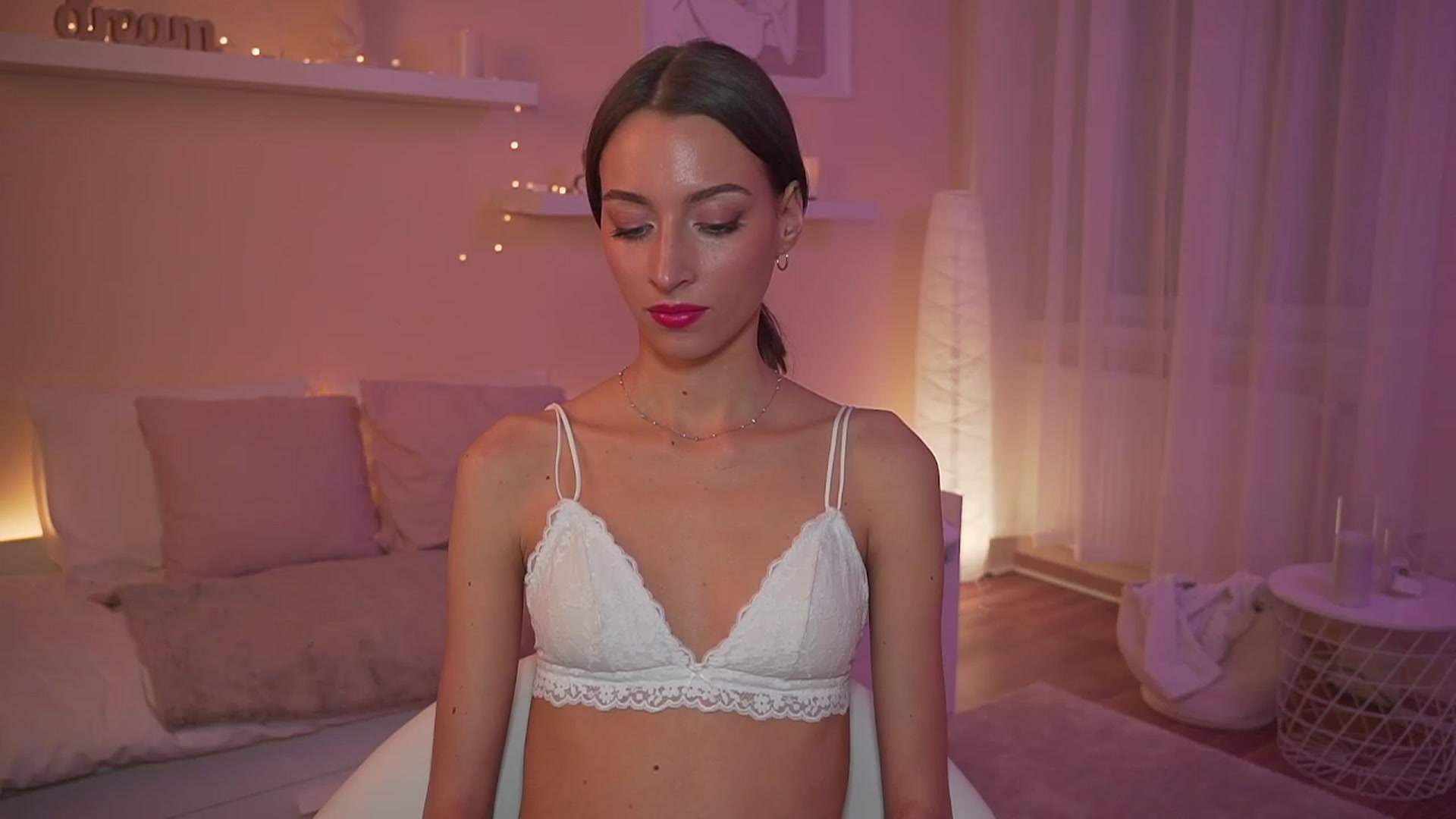 Gallery image thumbnail from Emily_grey69's myfreecams stream on, 12/05/2023, 19:09 image 17 of 20