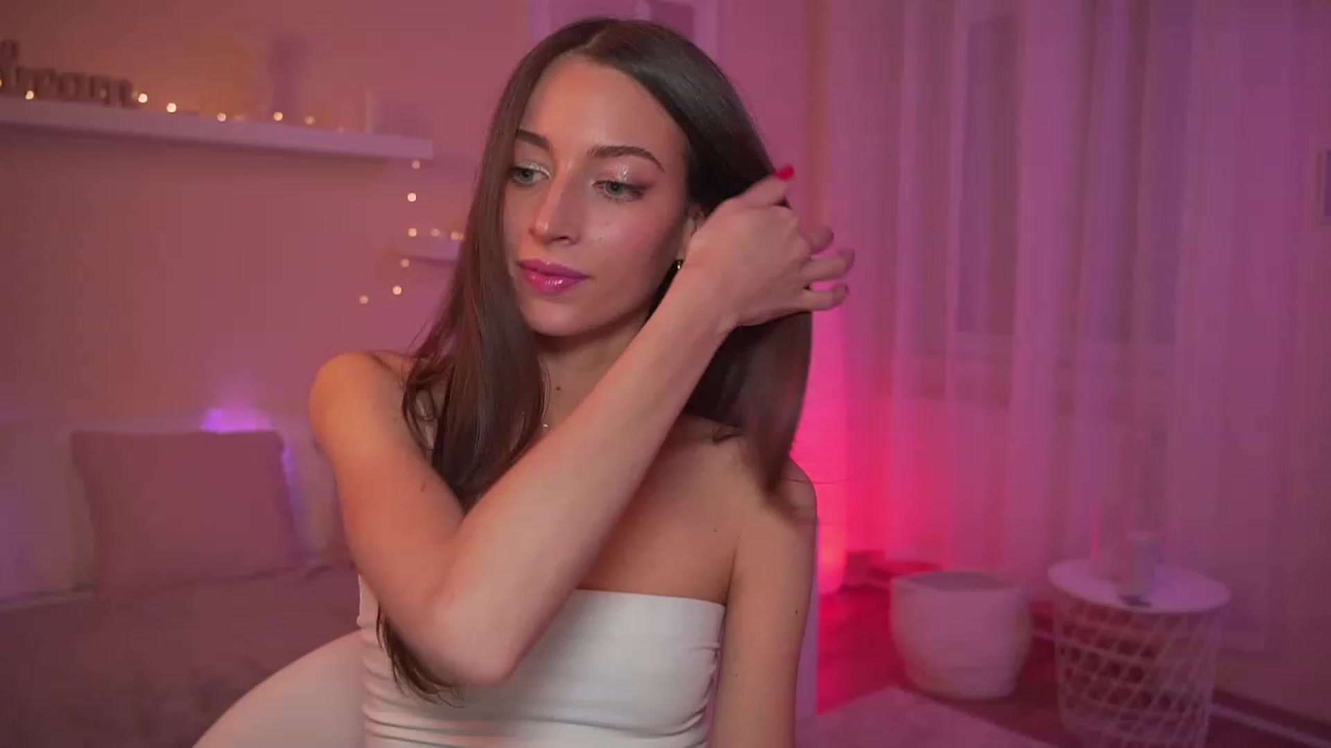 Gallery image thumbnail from Emily_grey69's myfreecams stream on, 12/07/2023, 17:54 image 20 of 20