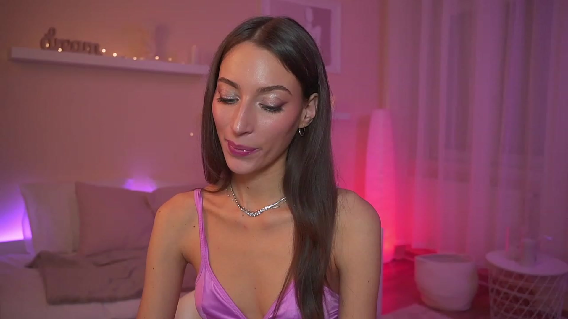 Gallery image thumbnail from Emily_grey69's myfreecams stream on, 12/09/2023, 20:55 image 6 of 20