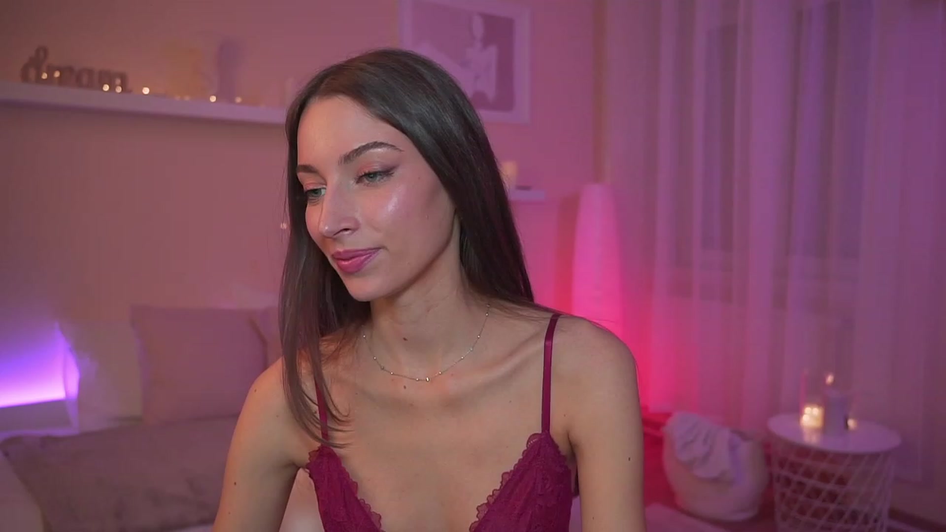 Gallery image thumbnail from Emily_grey69's myfreecams stream on, 12/12/2023, 19:35 image 2 of 20