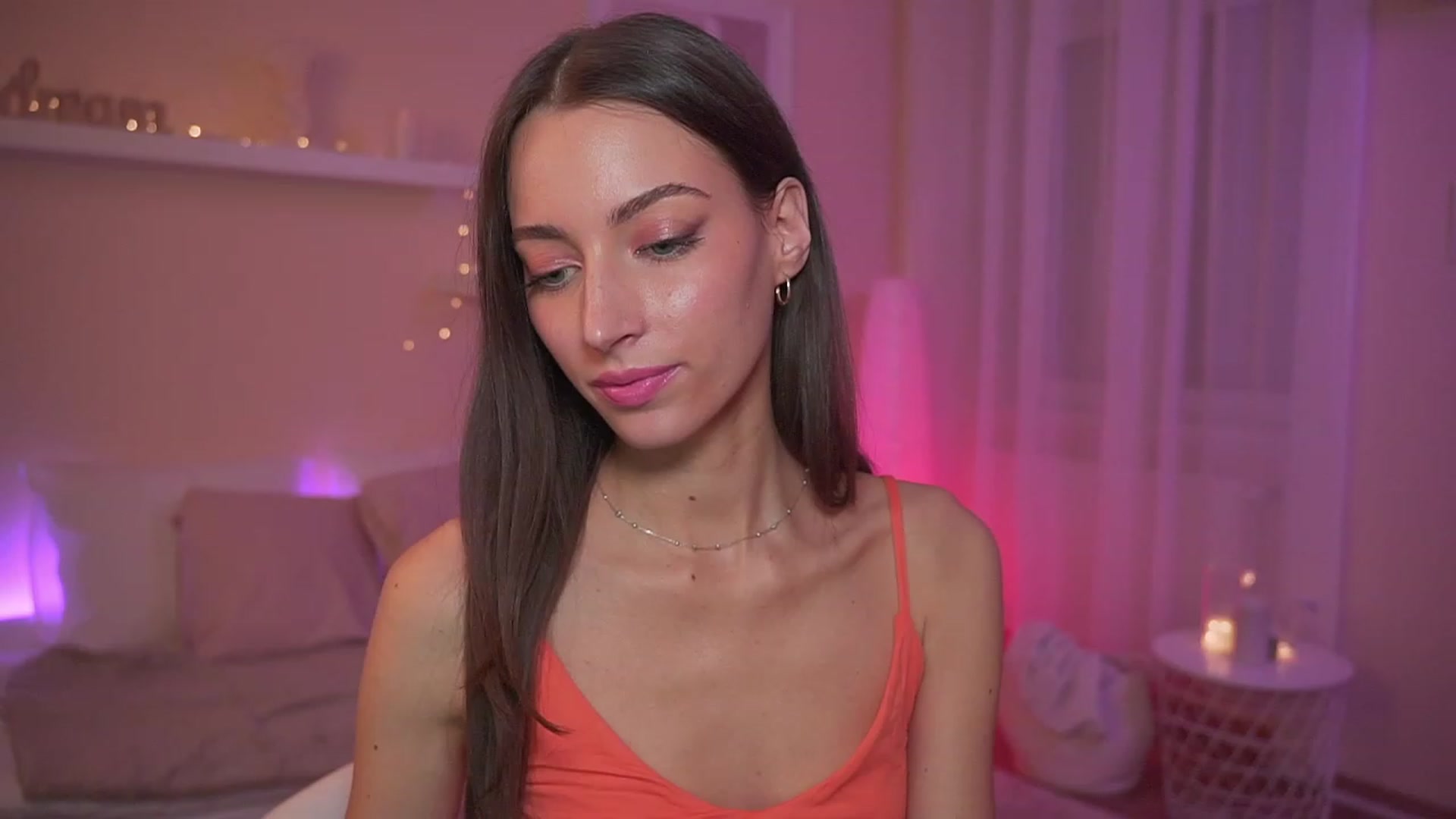 Gallery image thumbnail from Emily_grey69's myfreecams stream on, 12/15/2023, 18:29 image 5 of 20