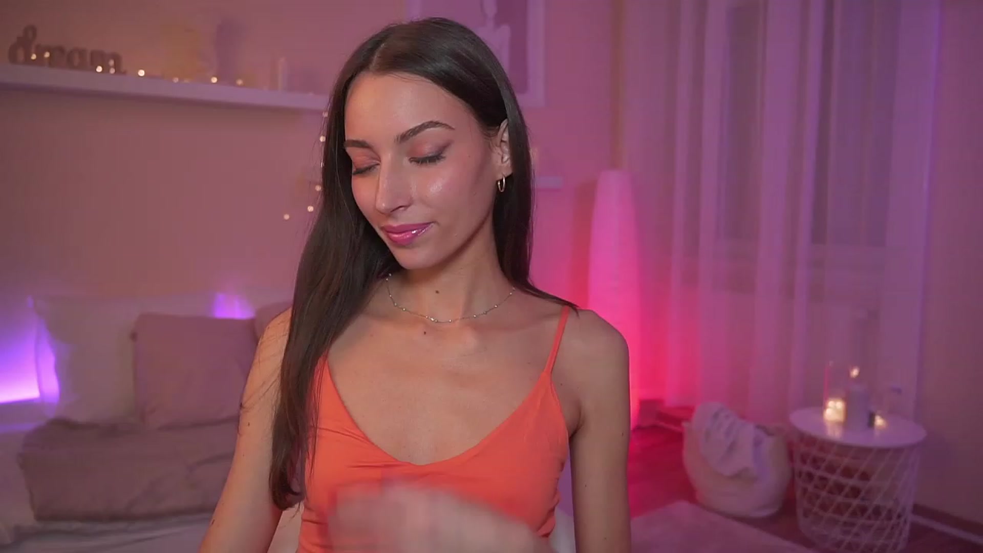 Gallery image thumbnail from Emily_grey69's myfreecams stream on, 12/15/2023, 18:29 image 2 of 20