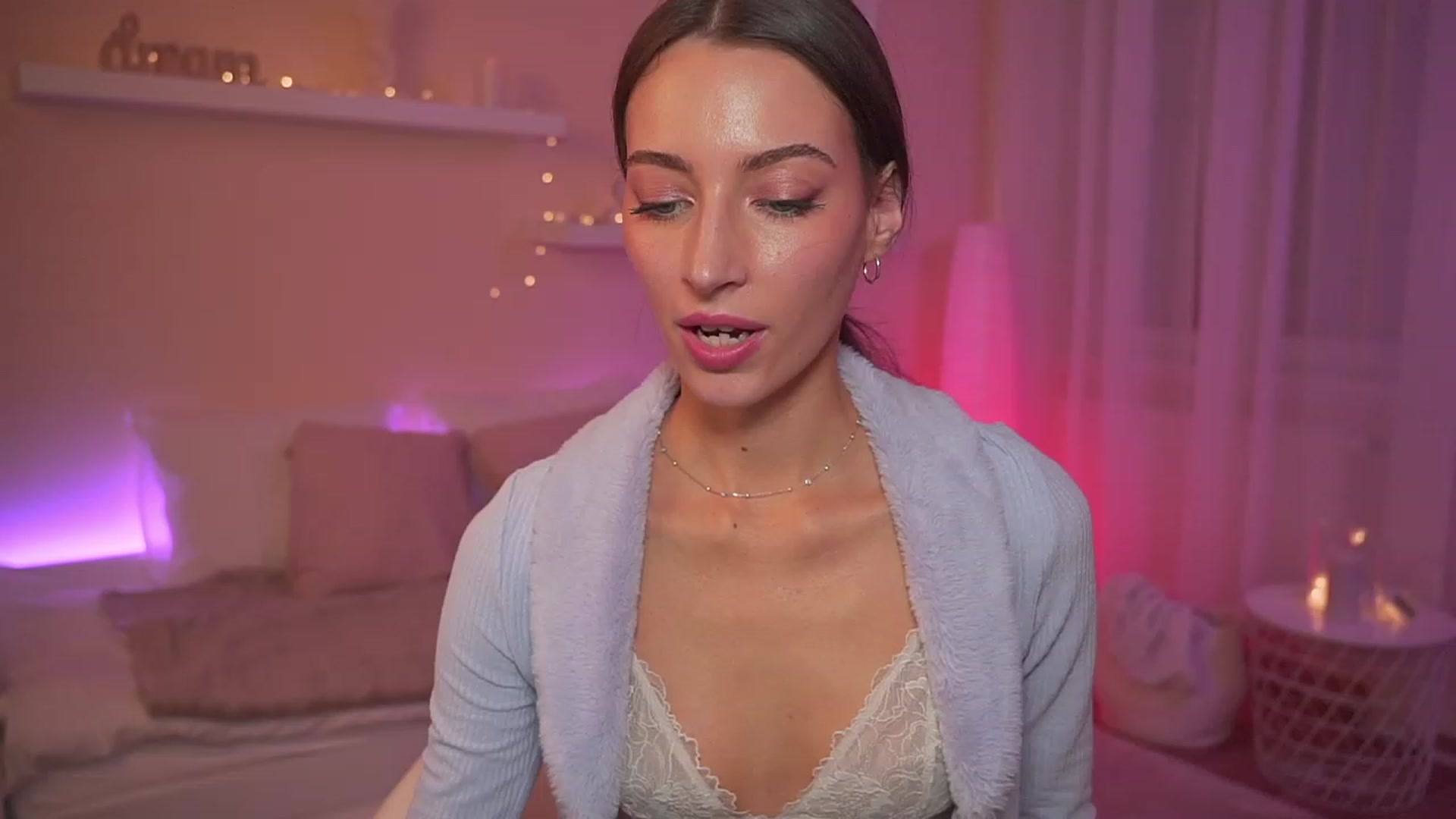 Gallery image thumbnail from Emily_grey69's myfreecams stream on, 12/16/2023, 16:06 image 7 of 20