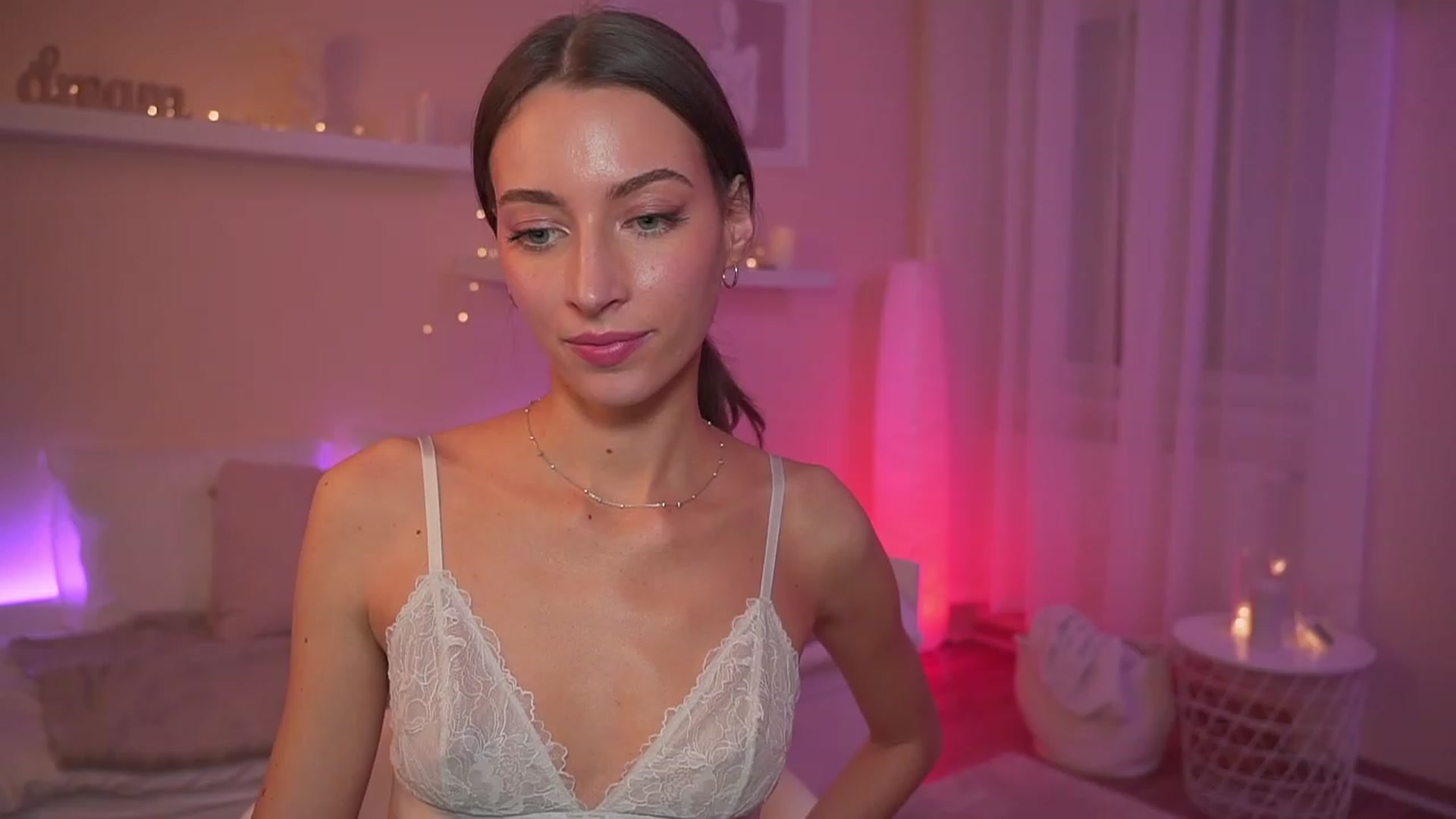 Gallery image thumbnail from Emily_grey69's myfreecams stream on, 12/16/2023, 16:06 image 16 of 20