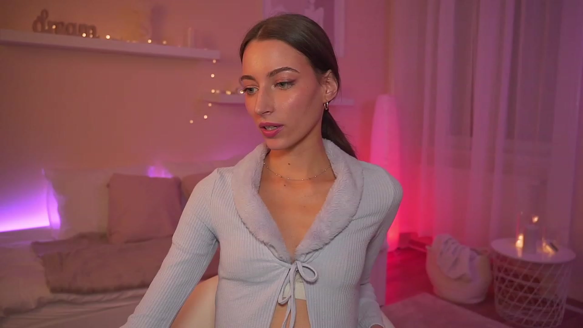 Gallery image thumbnail from Emily_grey69's myfreecams stream on, 12/16/2023, 16:06 image 2 of 20