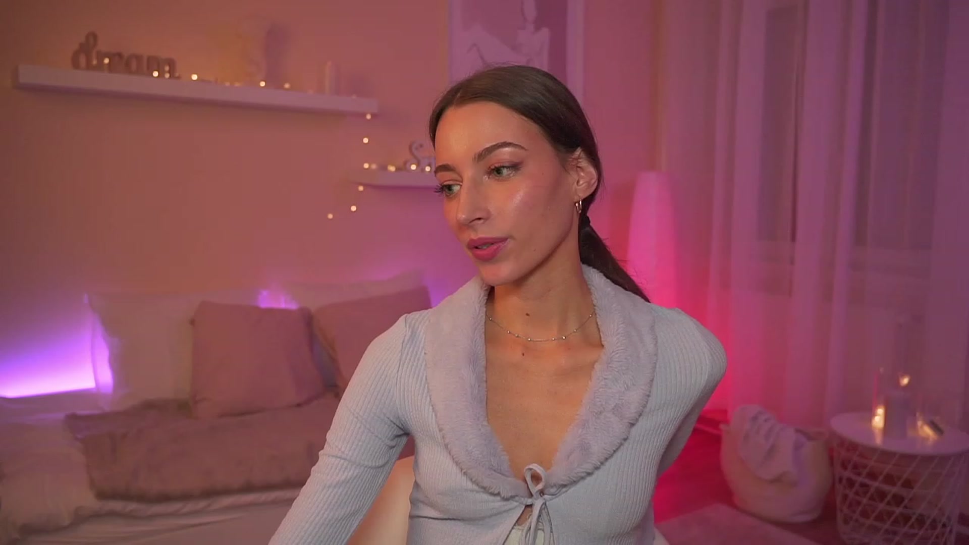 Gallery image thumbnail from Emily_grey69's myfreecams stream on, 12/16/2023, 16:06 image 6 of 20