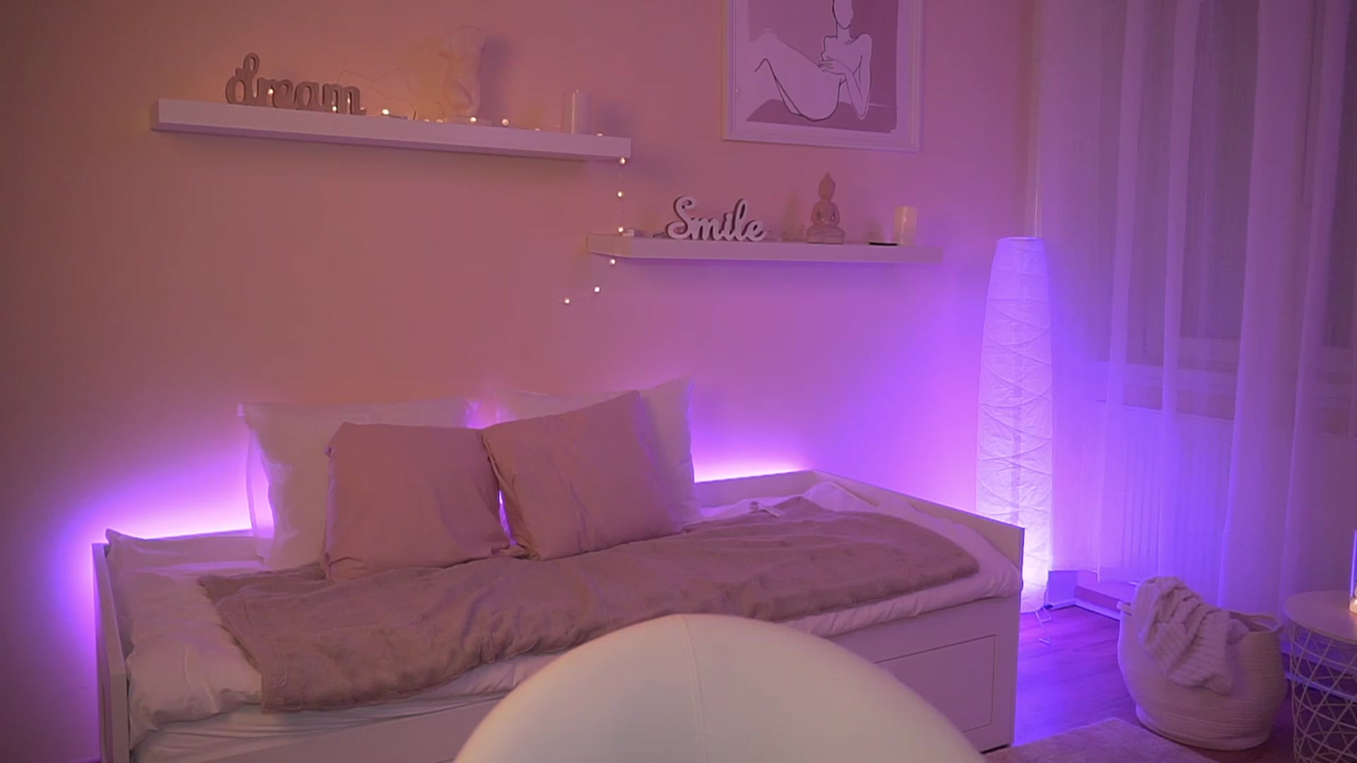 Gallery image thumbnail from Emily_grey69's myfreecams stream on, 12/17/2023, 19:31 image 16 of 20