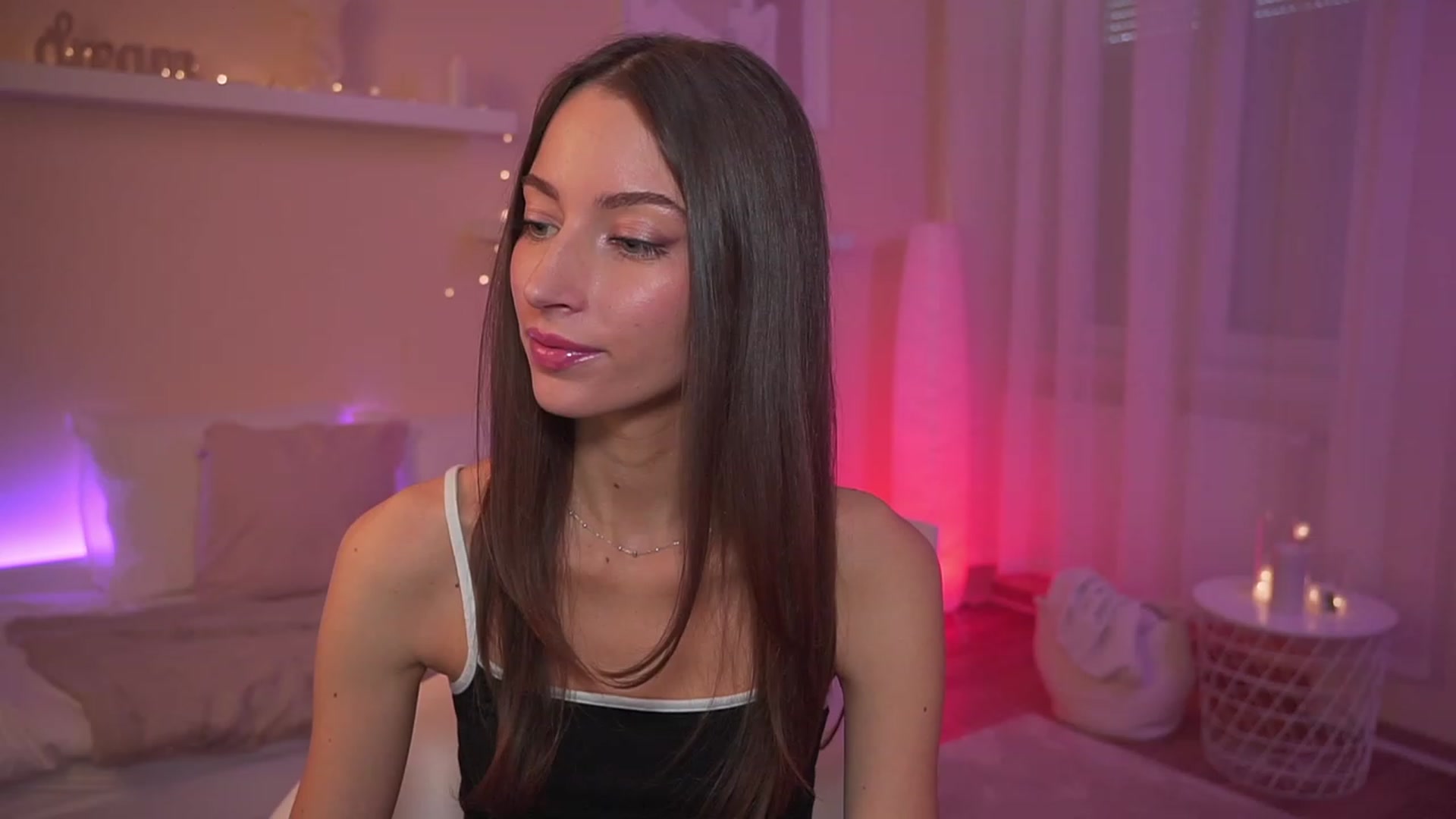 Gallery image thumbnail from Emily_grey69's myfreecams stream on, 12/20/2023, 12:07 image 13 of 20