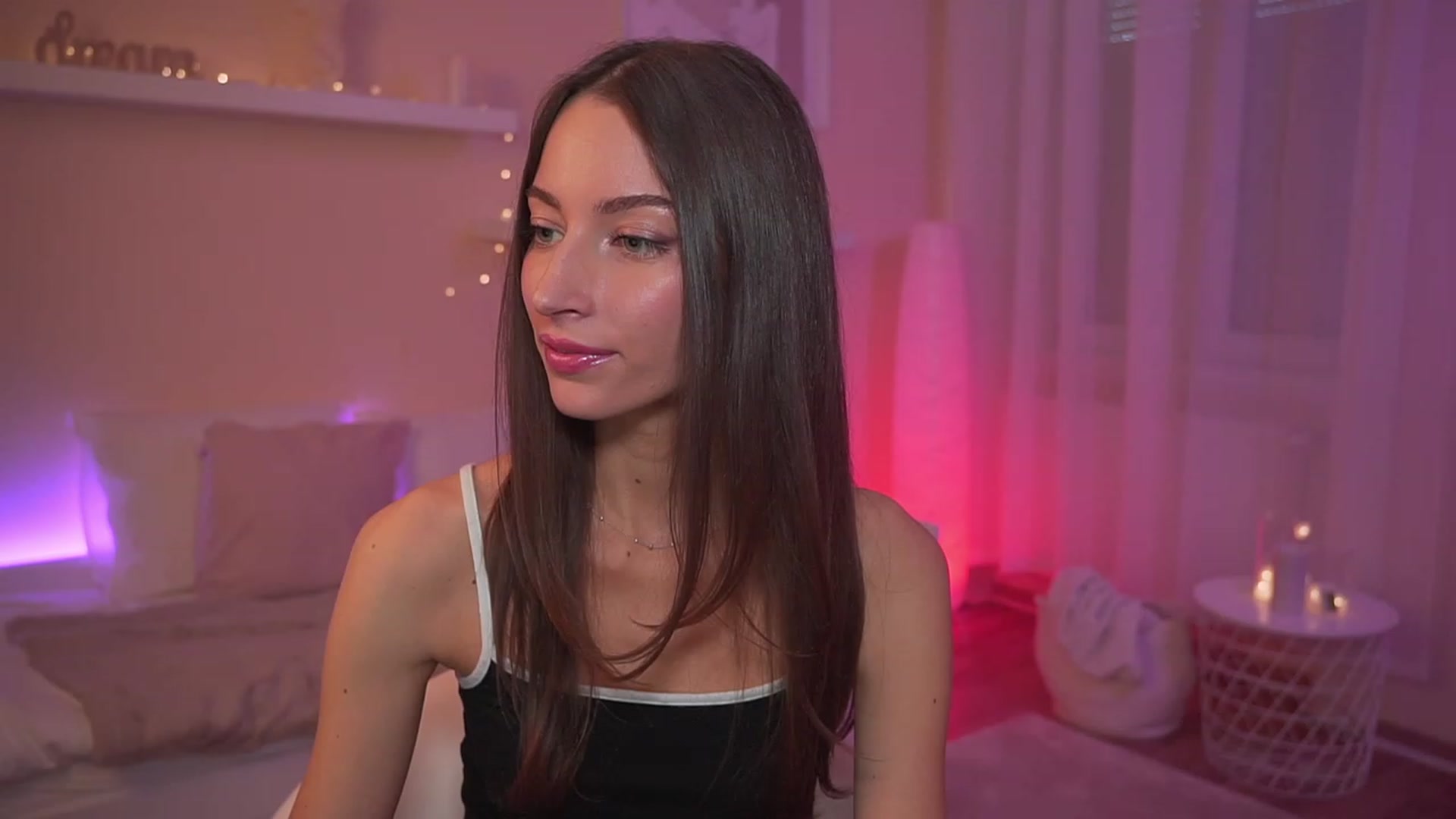 Gallery image thumbnail from Emily_grey69's myfreecams stream on, 12/20/2023, 12:07 image 16 of 20