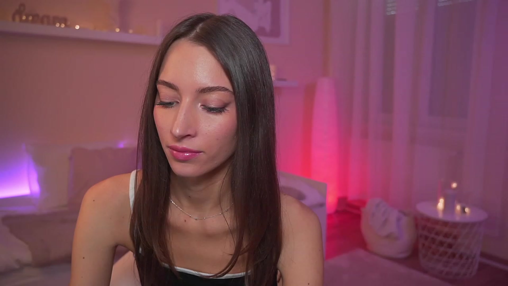 Gallery image thumbnail from Emily_grey69's myfreecams stream on, 12/20/2023, 12:07 image 12 of 20
