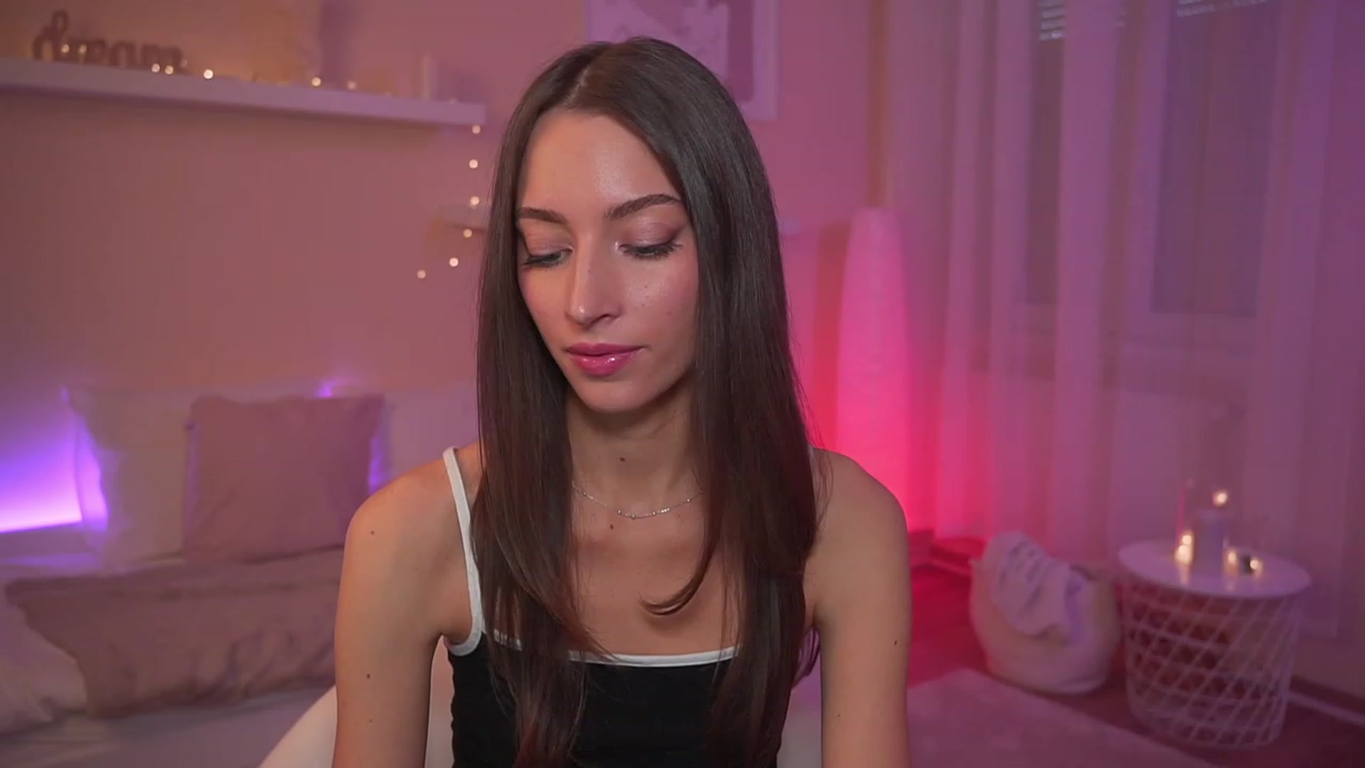 Gallery image thumbnail from Emily_grey69's myfreecams stream on, 12/20/2023, 12:07 image 17 of 20