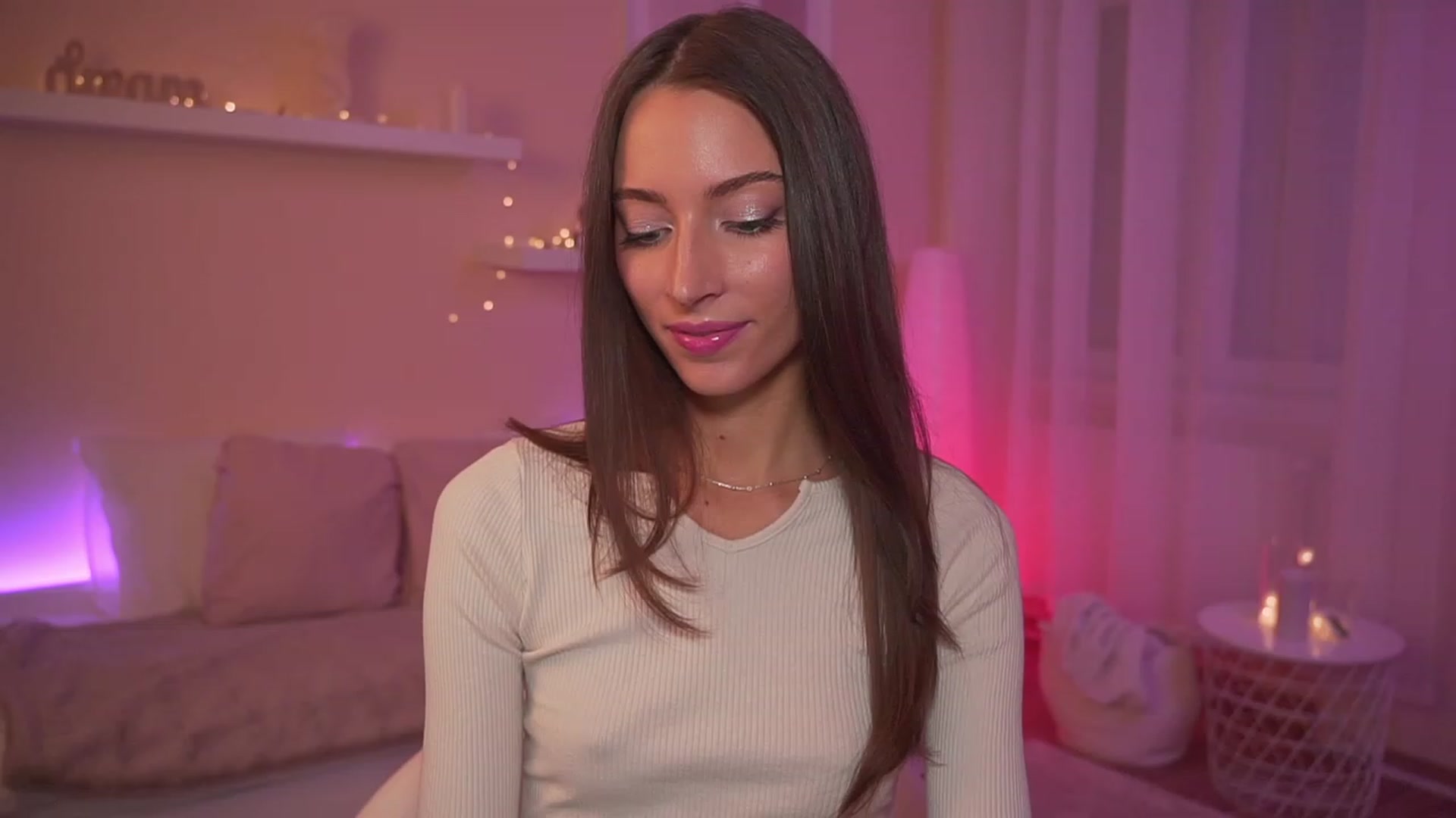 Gallery image thumbnail from Emily_grey69's myfreecams stream on, 12/21/2023, 17:08 image 8 of 20