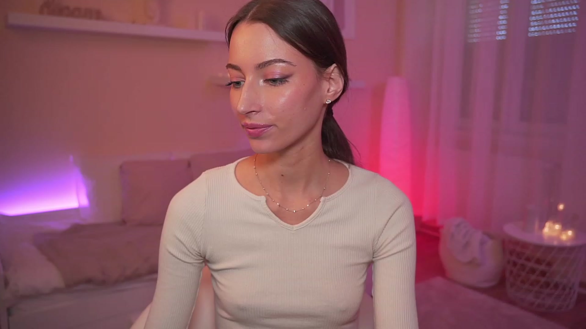 Gallery image thumbnail from Emily_grey69's myfreecams stream on, 01/01/2024, 12:44 image 11 of 20