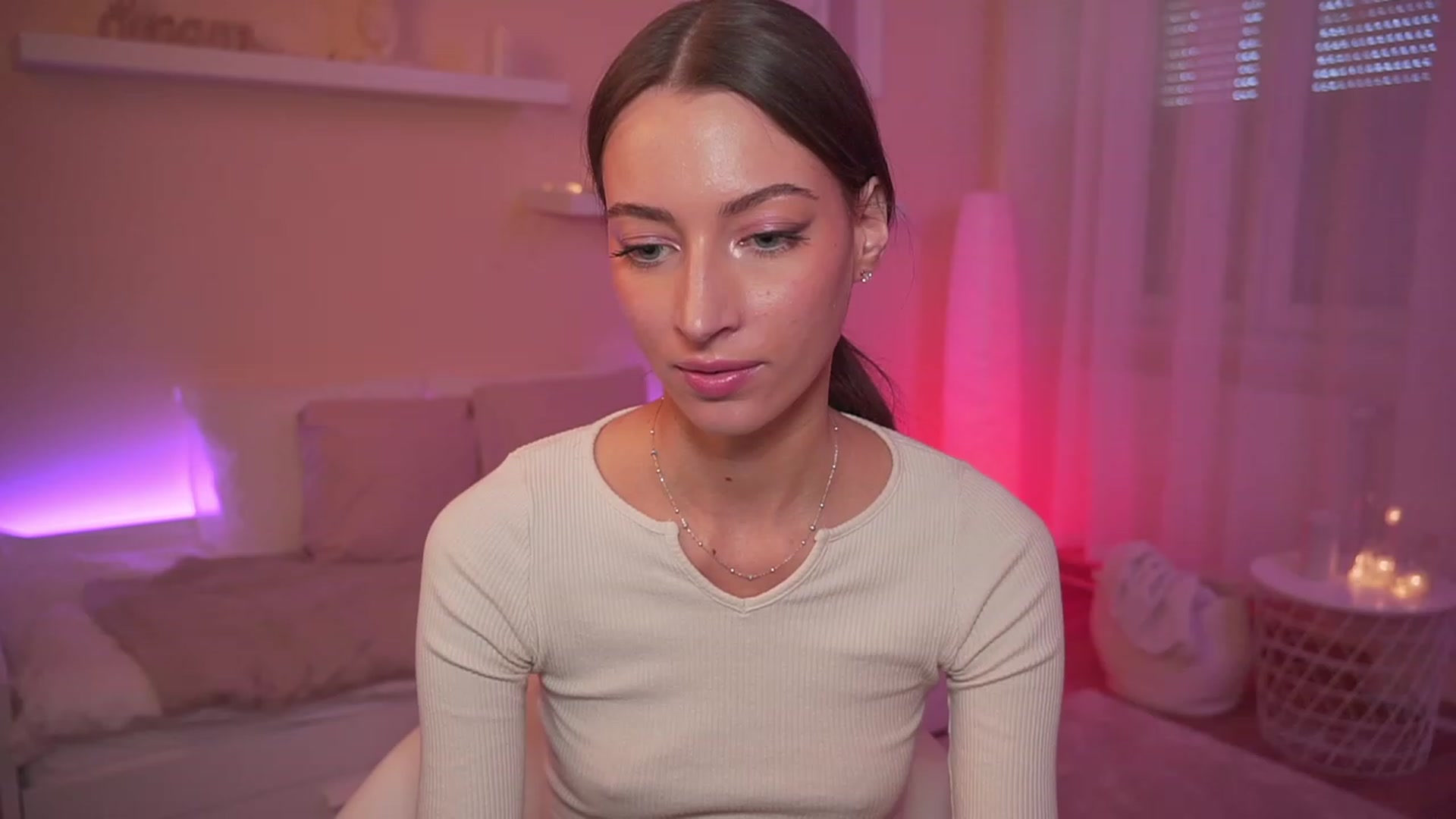 Gallery image thumbnail from Emily_grey69's myfreecams stream on, 01/01/2024, 12:44 image 1 of 20