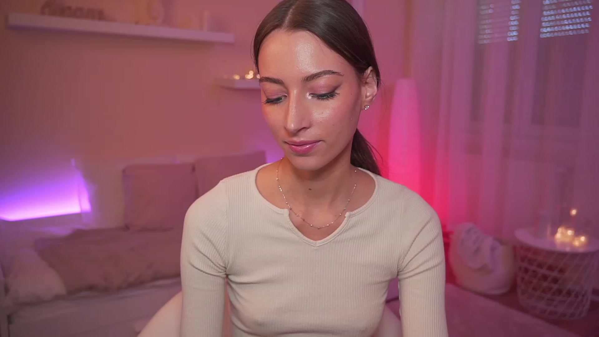 Gallery image thumbnail from Emily_grey69's myfreecams stream on, 01/01/2024, 12:44 image 9 of 20