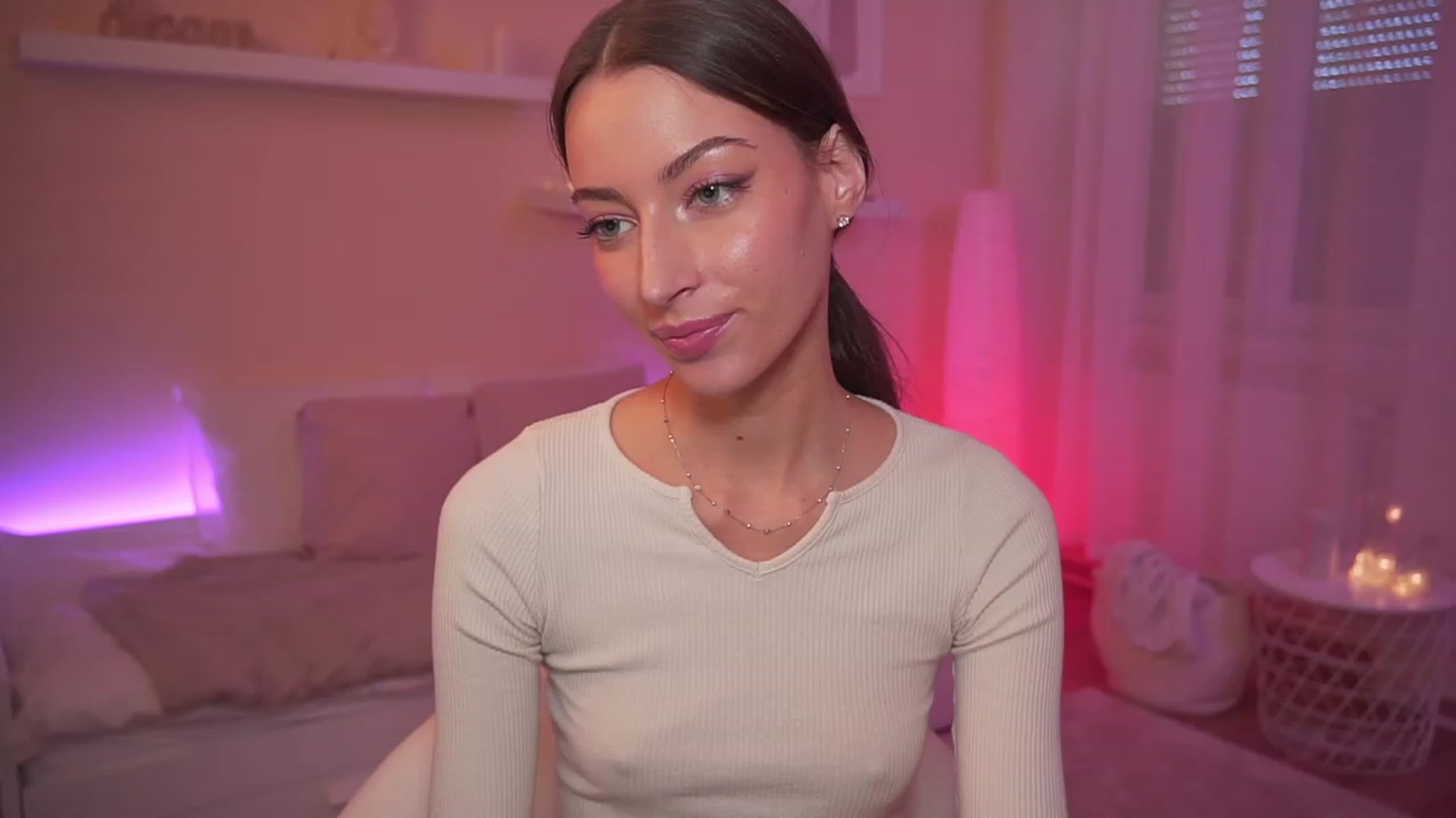 Gallery image thumbnail from Emily_grey69's myfreecams stream on, 01/01/2024, 12:44 image 6 of 20