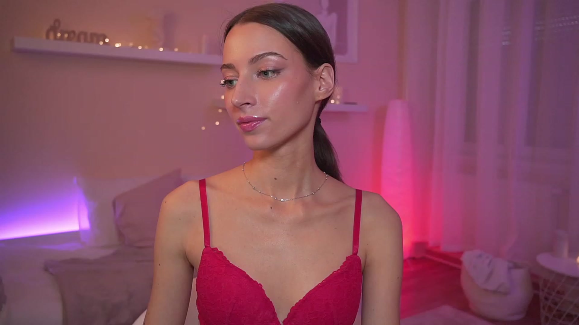 Gallery image thumbnail from Emily_grey69's myfreecams stream on, 01/03/2024, 15:22 image 3 of 20