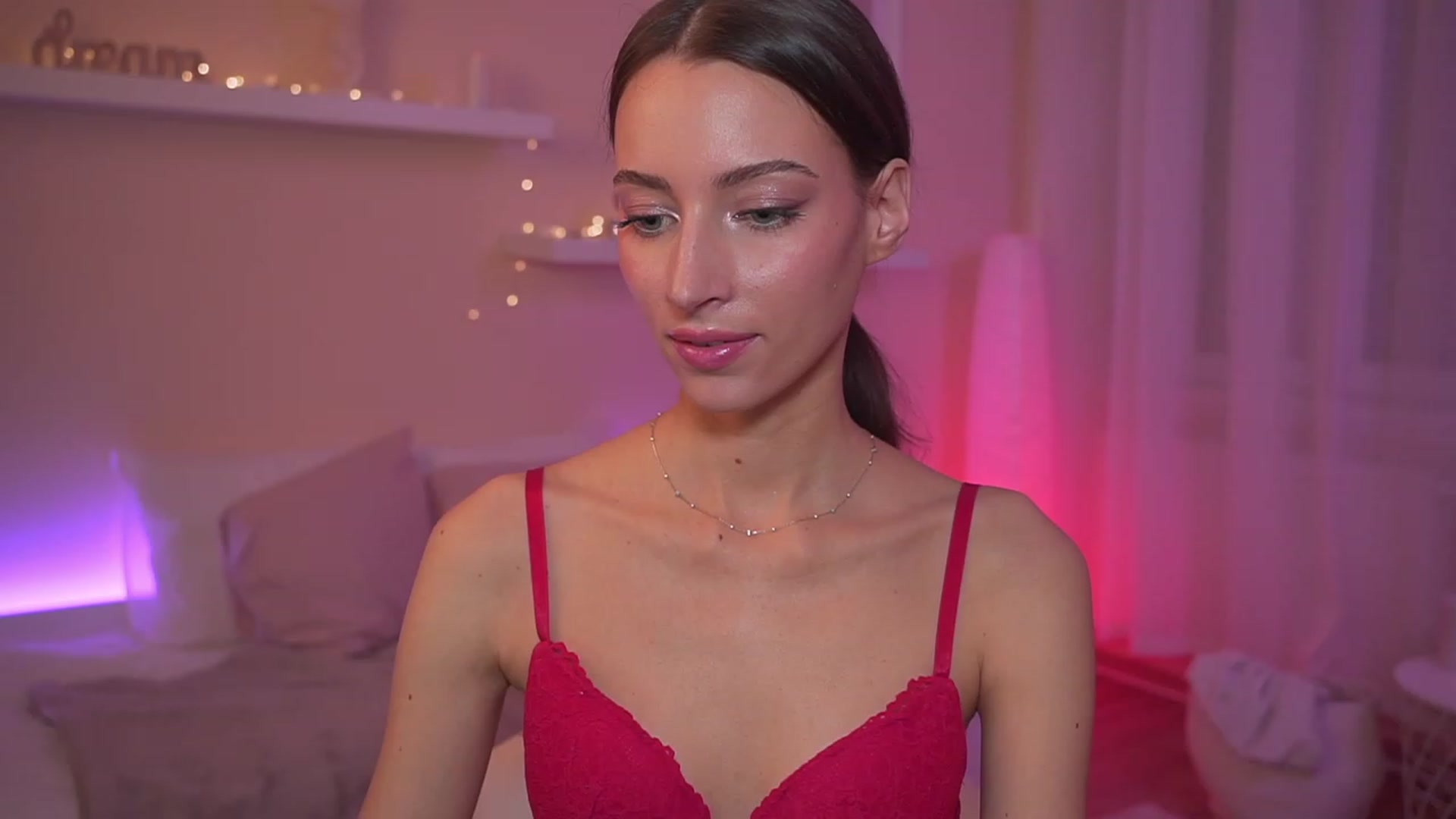 Gallery image thumbnail from Emily_grey69's myfreecams stream on, 01/03/2024, 15:22 image 19 of 20