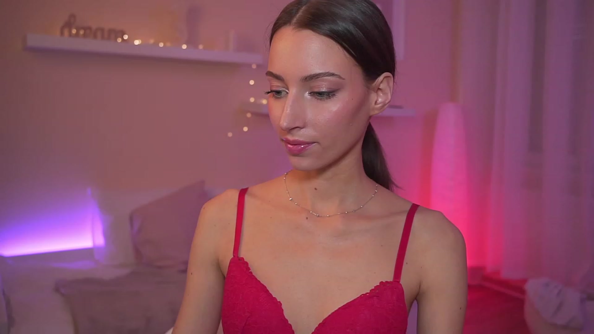 Gallery image thumbnail from Emily_grey69's myfreecams stream on, 01/03/2024, 15:22 image 11 of 20