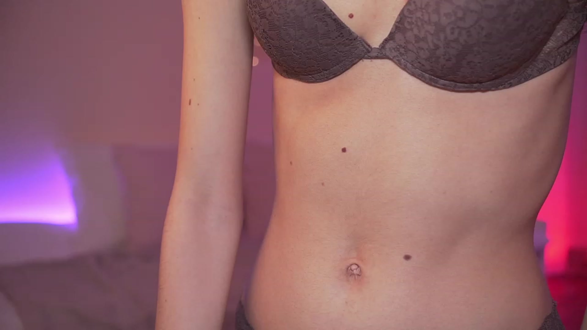 Gallery image thumbnail from Emily_grey69's myfreecams stream on, 01/05/2024, 15:19 image 16 of 20