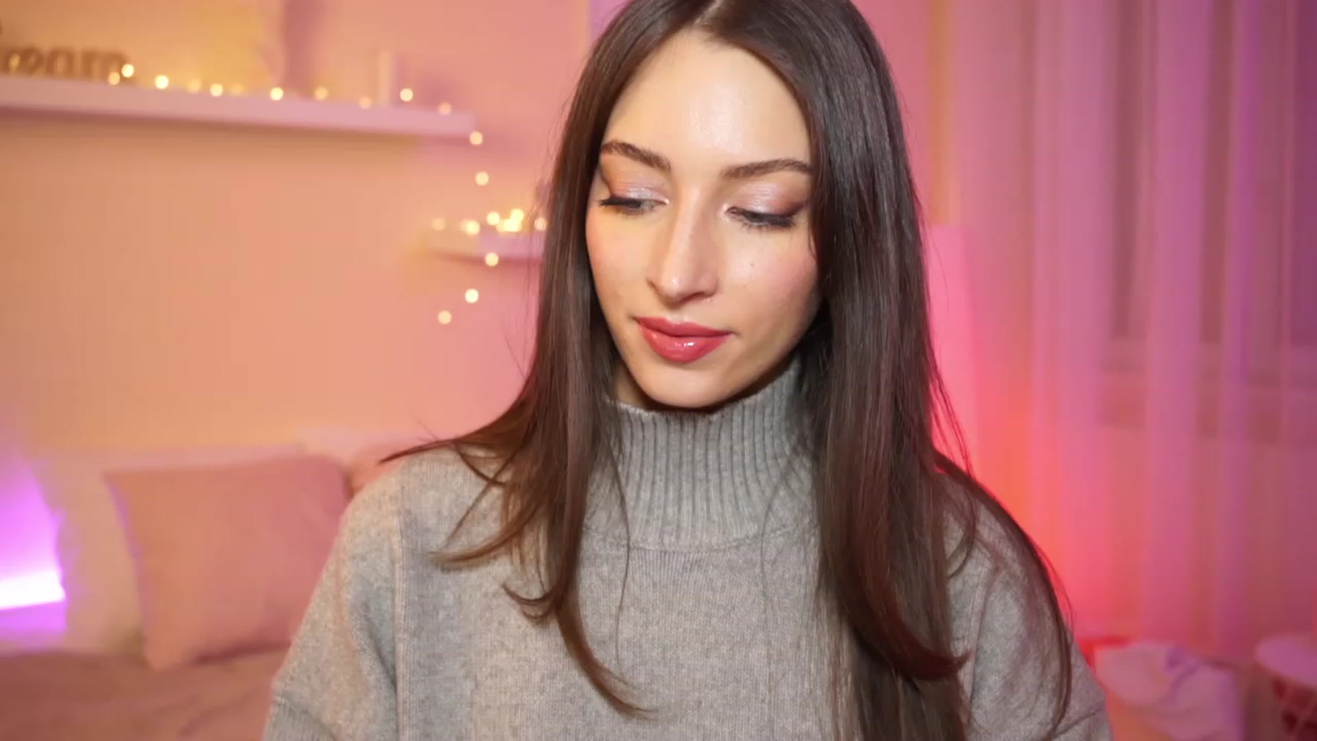 Gallery image thumbnail from Emily_grey69's myfreecams stream on, 01/08/2024, 19:38 image 1 of 20