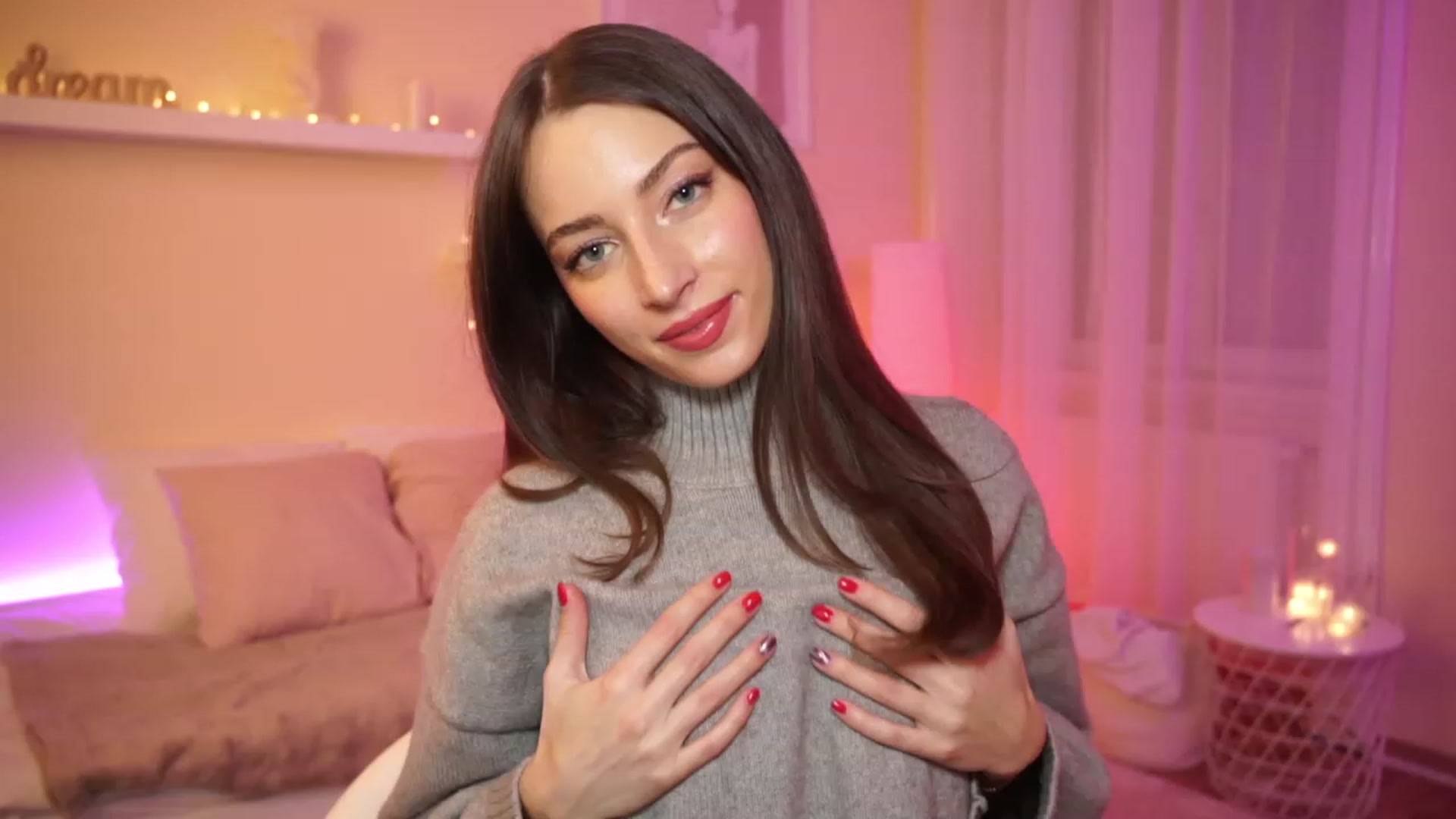 Gallery image thumbnail from Emily_grey69's myfreecams stream on, 01/08/2024, 19:38 image 9 of 20