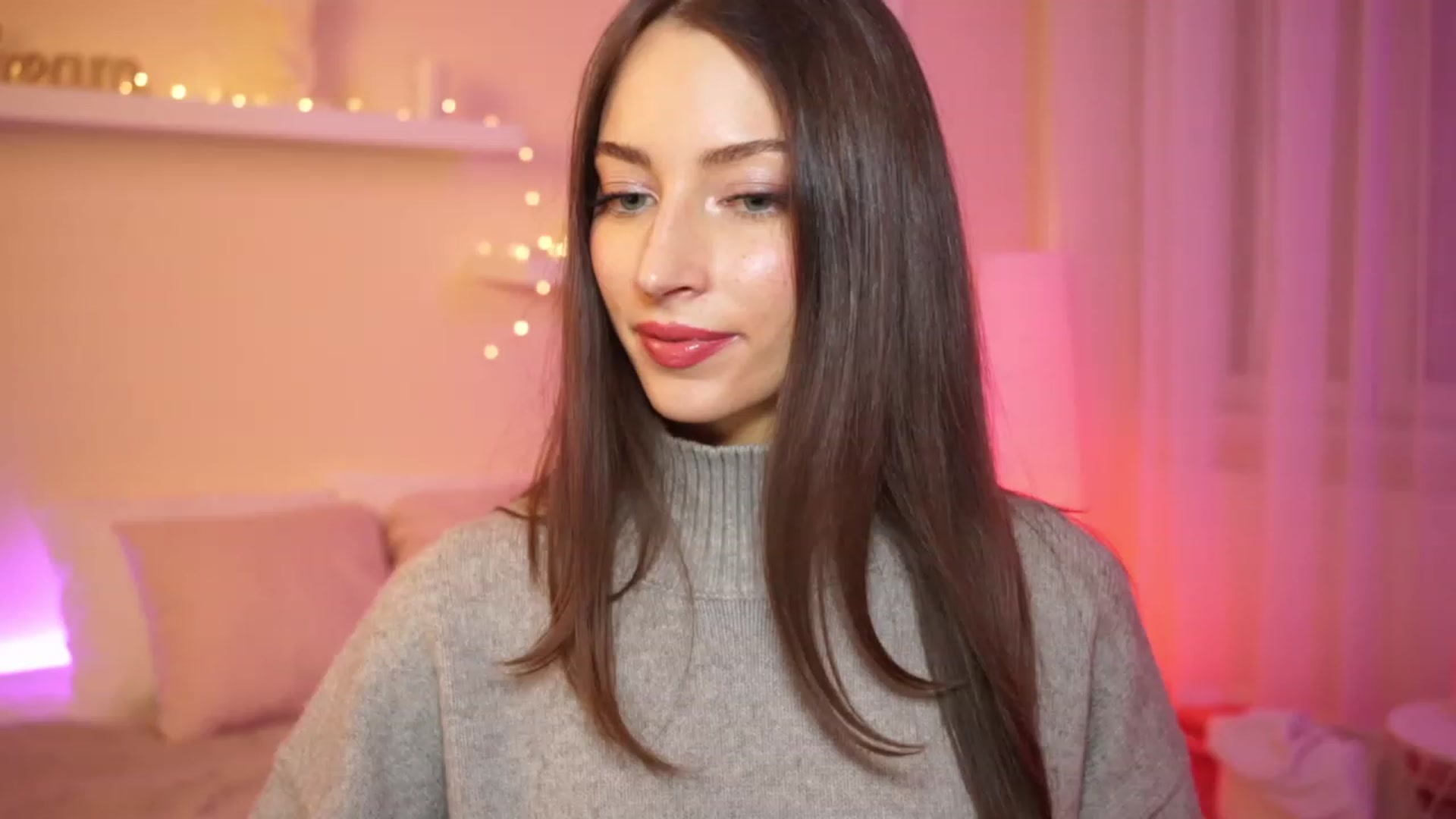 Gallery image thumbnail from Emily_grey69's myfreecams stream on, 01/08/2024, 19:38 image 3 of 20