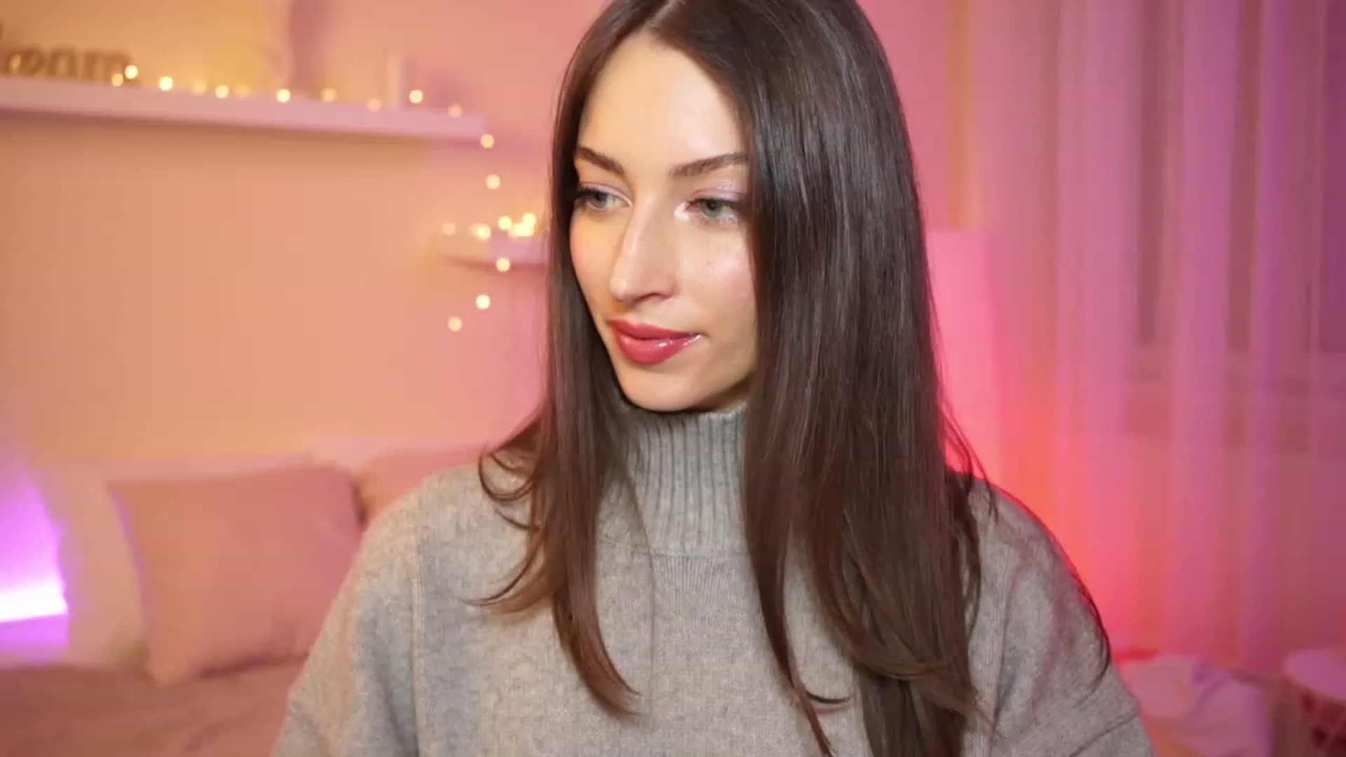 Gallery image thumbnail from Emily_grey69's myfreecams stream on, 01/08/2024, 19:38 image 2 of 20