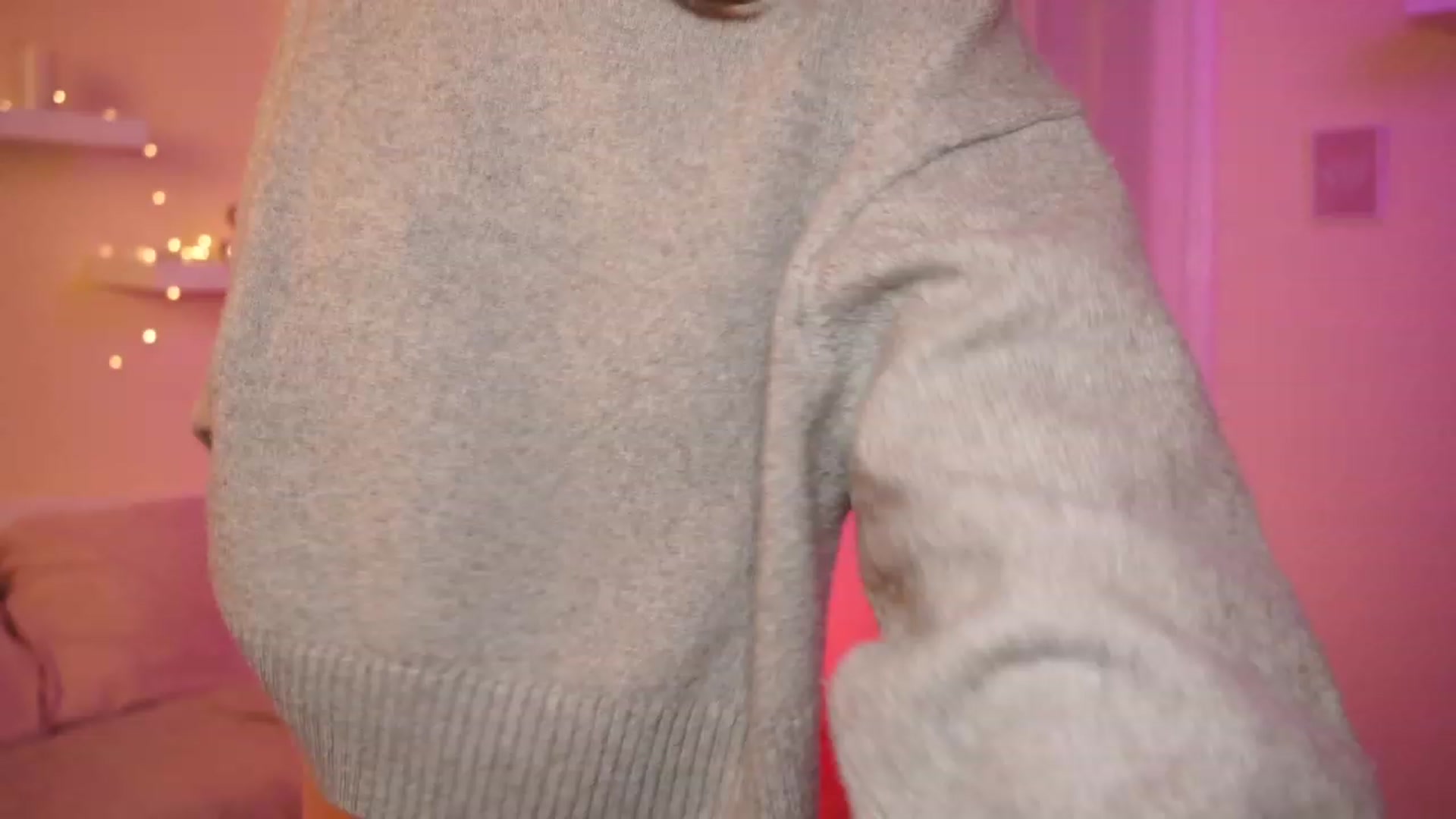 Gallery image thumbnail from Emily_grey69's myfreecams stream on, 01/08/2024, 19:38 image 5 of 20
