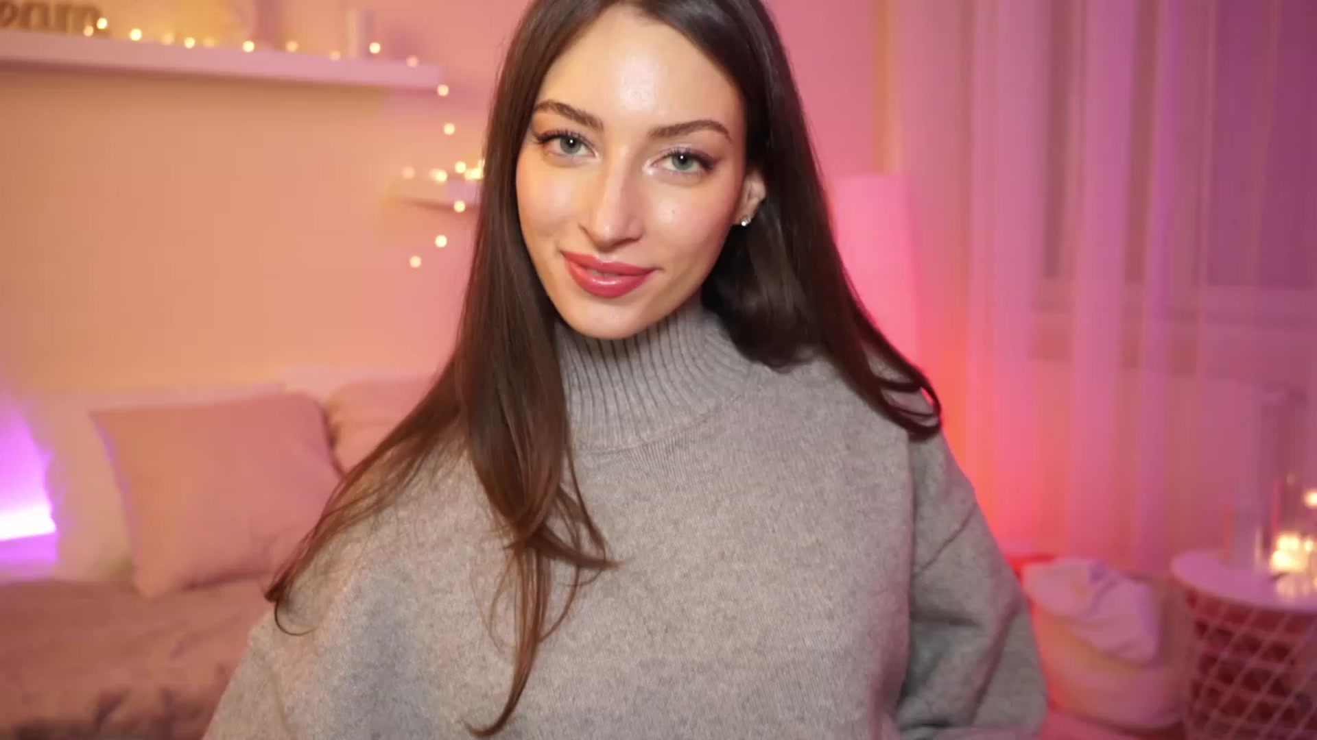 Gallery image thumbnail from Emily_grey69's myfreecams stream on, 01/08/2024, 19:38 image 19 of 20
