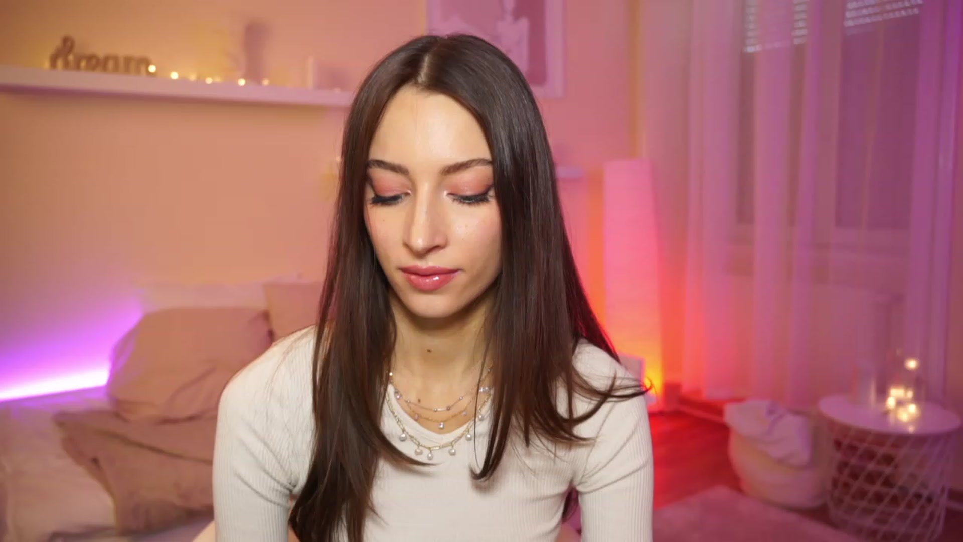 Gallery image thumbnail from Emily_grey69's myfreecams stream on, 01/09/2024, 12:29 image 5 of 20