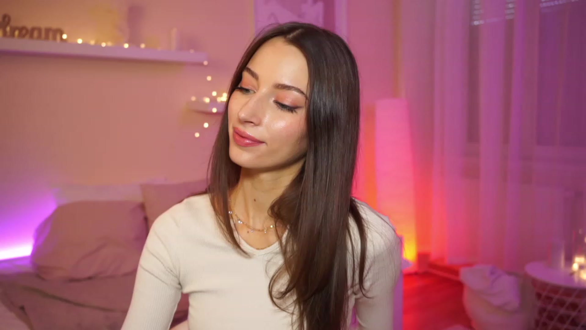 Gallery image thumbnail from Emily_grey69's myfreecams stream on, 01/09/2024, 12:29 image 19 of 20