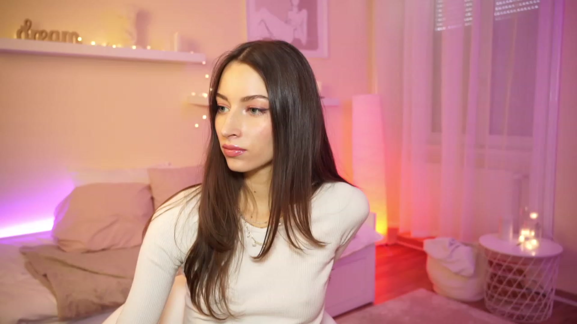 Gallery image thumbnail from Emily_grey69's myfreecams stream on, 01/09/2024, 12:29 image 1 of 20
