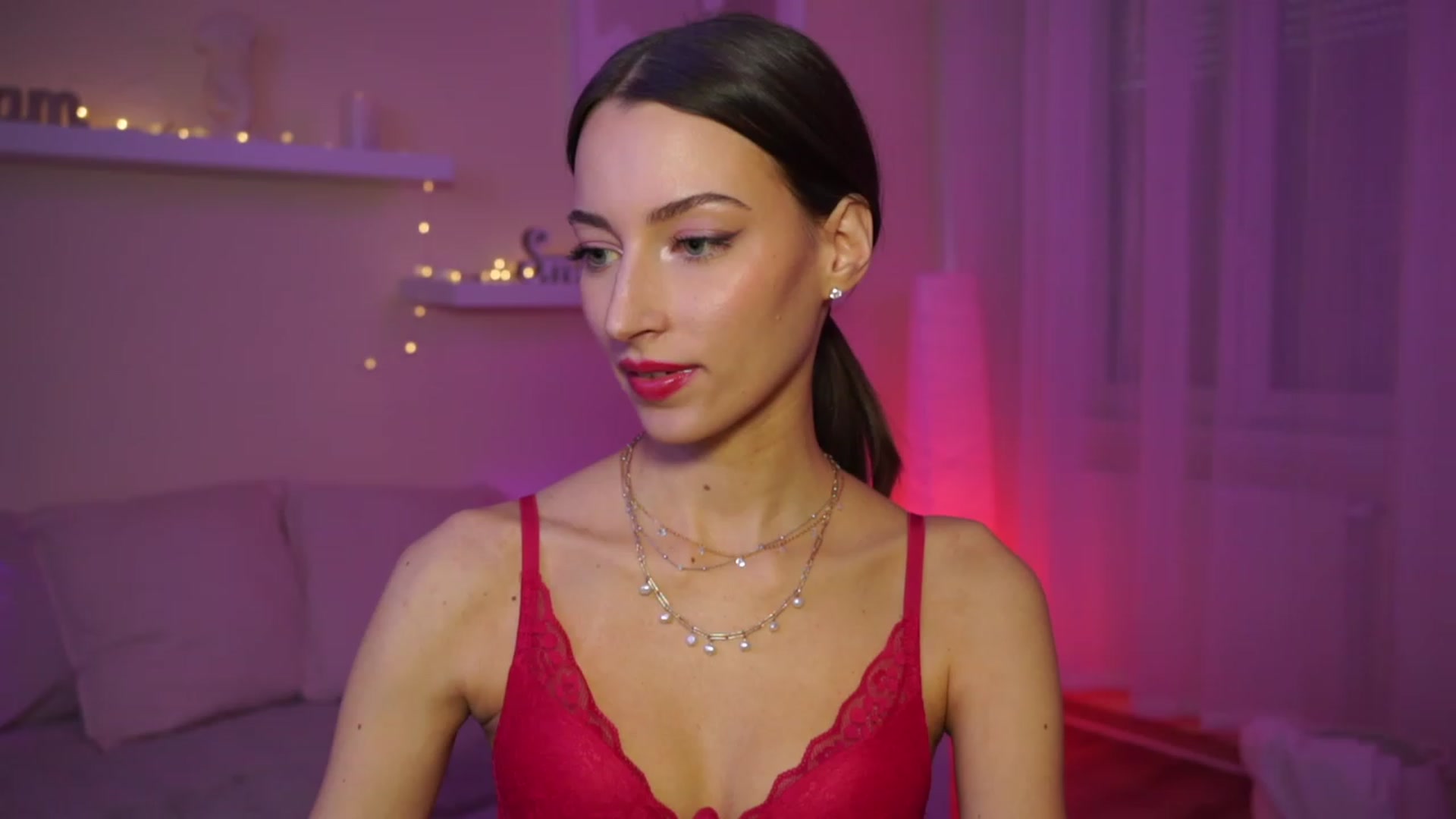Gallery image thumbnail from Emily_grey69's myfreecams stream on, 01/12/2024, 15:19 image 2 of 20