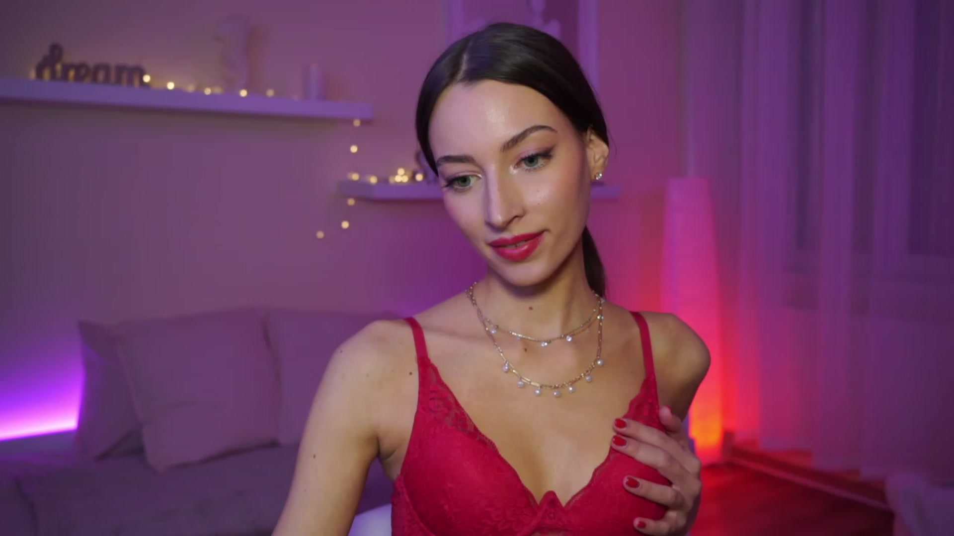 Gallery image thumbnail from Emily_grey69's myfreecams stream on, 01/12/2024, 15:19 image 20 of 20