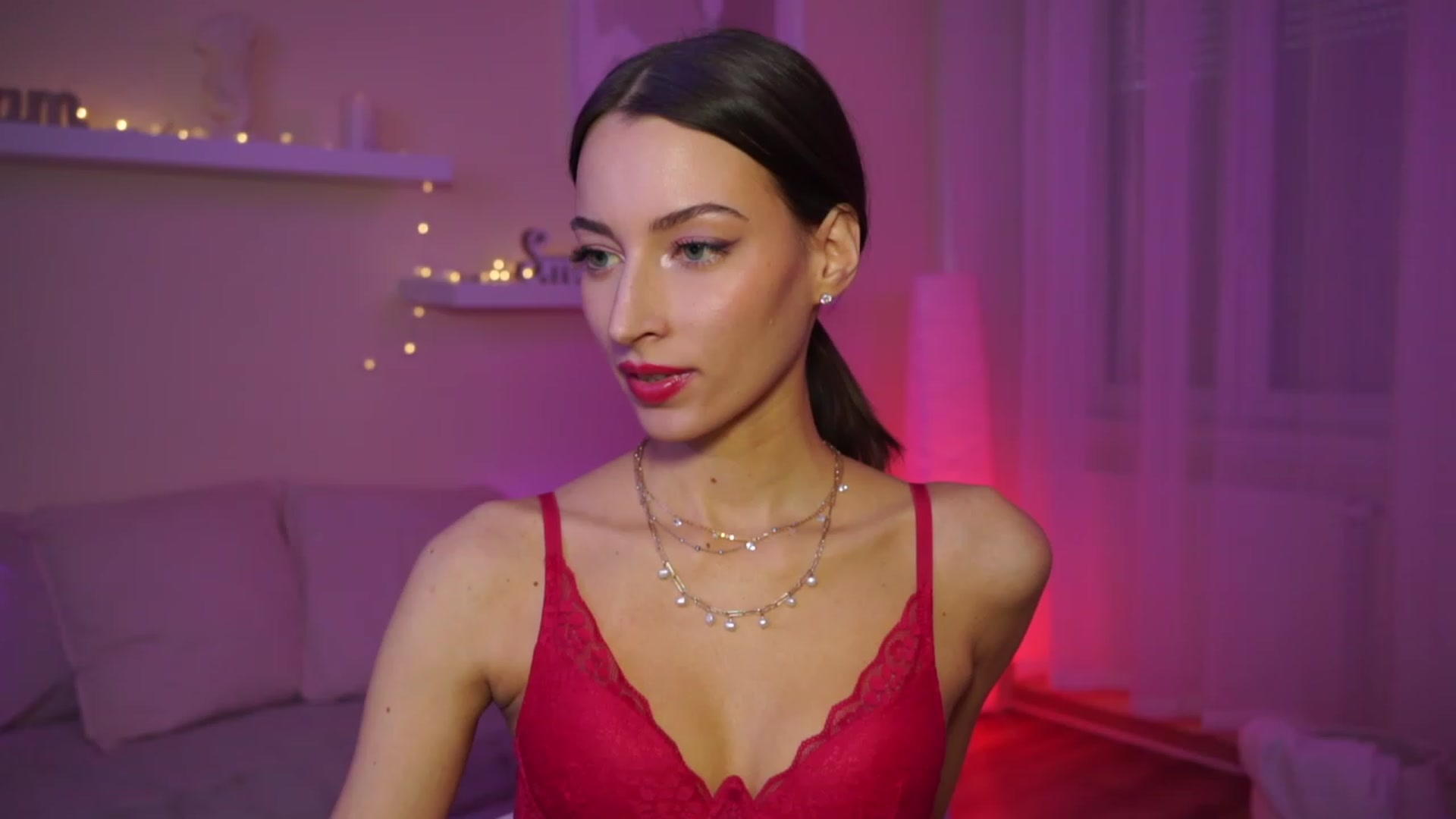 Gallery image thumbnail from Emily_grey69's myfreecams stream on, 01/12/2024, 15:19 image 4 of 20