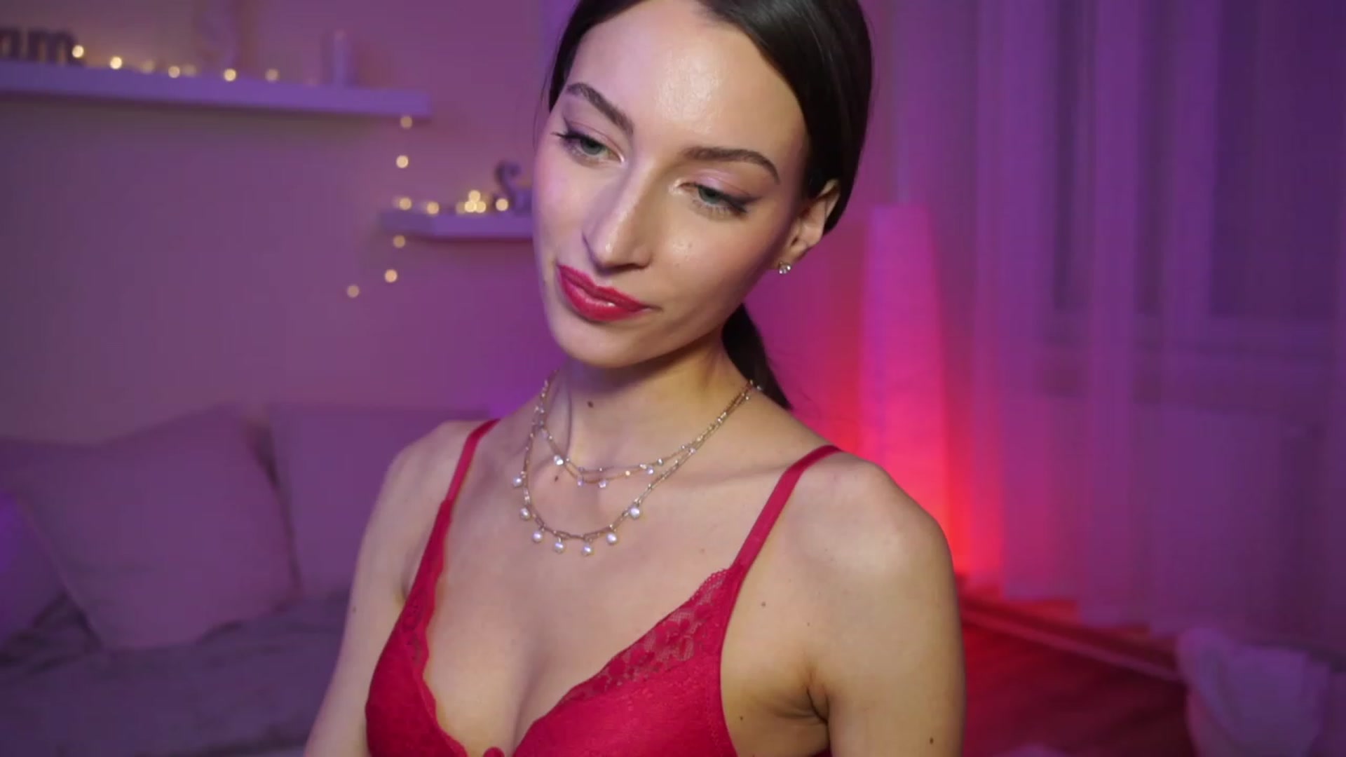 Gallery image thumbnail from Emily_grey69's myfreecams stream on, 01/12/2024, 18:36 image 8 of 20