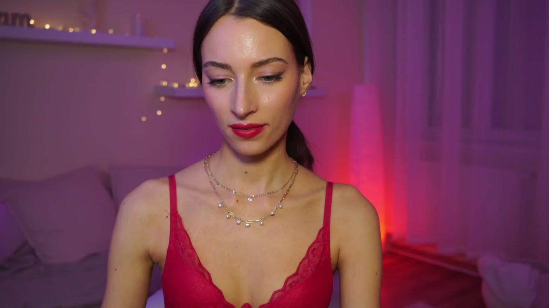 Gallery image thumbnail from Emily_grey69's myfreecams stream on, 01/12/2024, 18:36 image 19 of 20