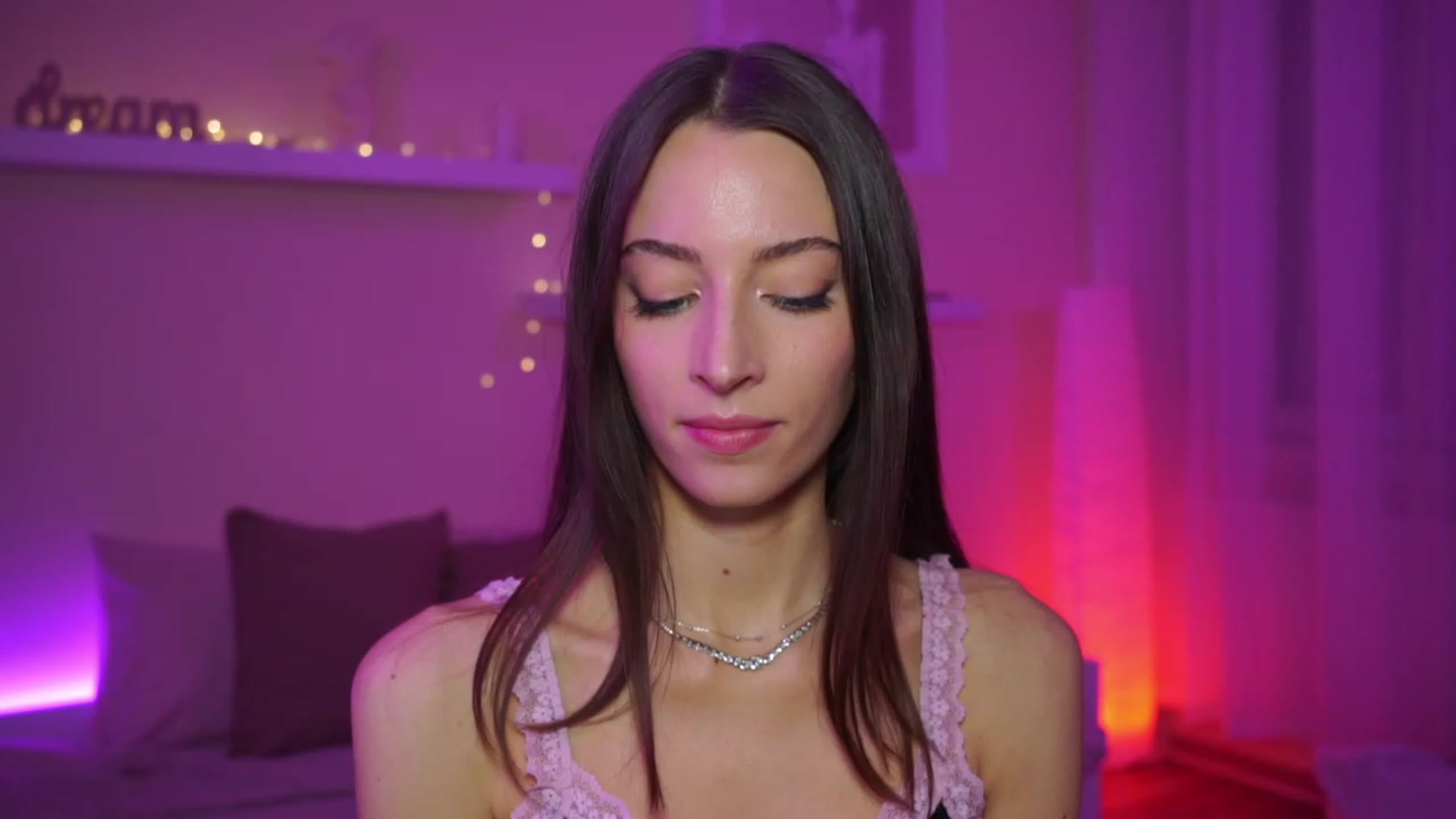 Gallery image thumbnail from Emily_grey69's myfreecams stream on, 01/15/2024, 16:47 image 5 of 20