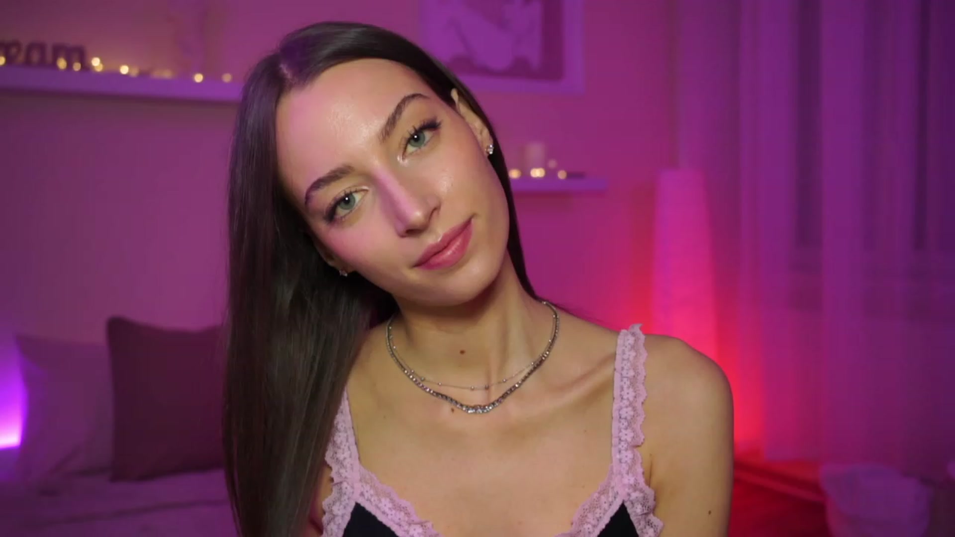 Gallery image thumbnail from Emily_grey69's myfreecams stream on, 01/15/2024, 16:47 image 12 of 20