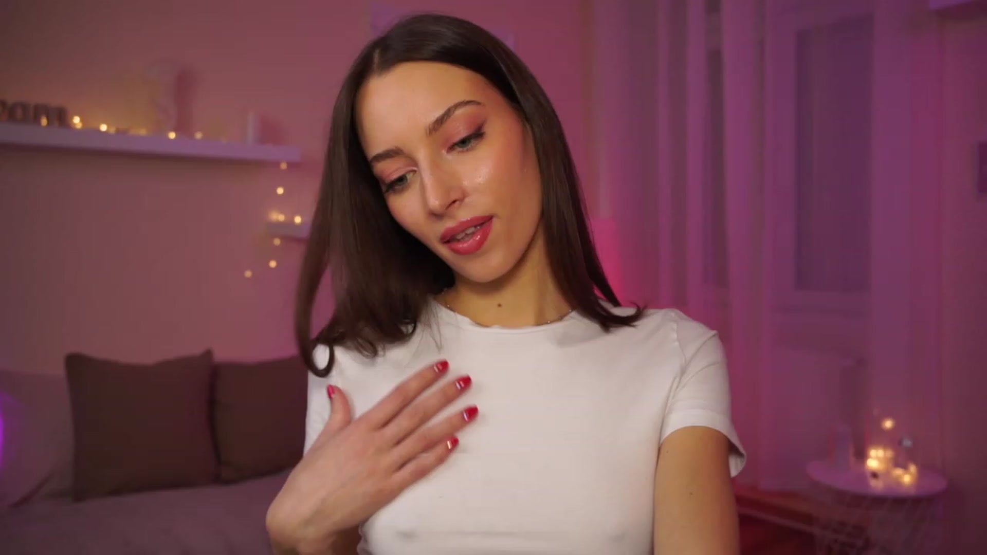 Gallery image thumbnail from Emily_grey69's myfreecams stream on, 01/17/2024, 17:35 image 17 of 20