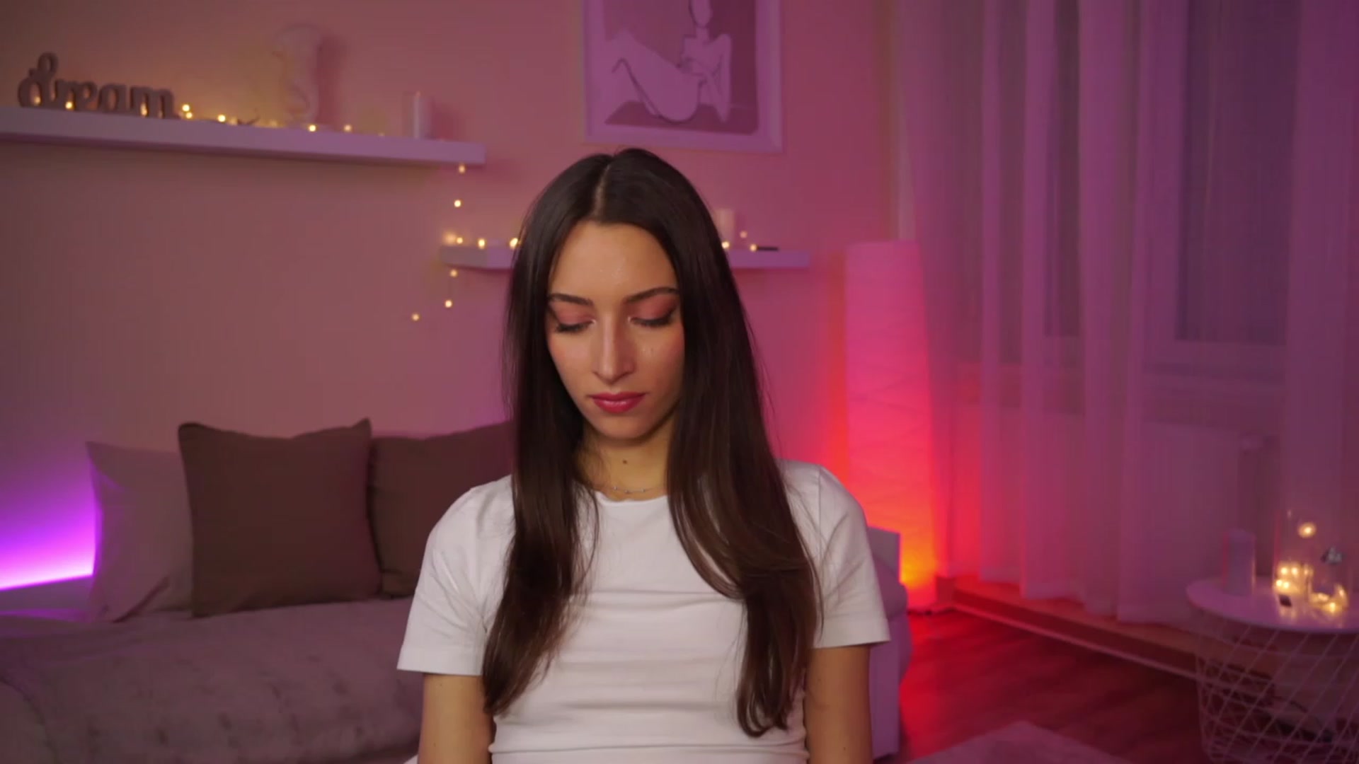 Gallery image thumbnail from Emily_grey69's myfreecams stream on, 01/17/2024, 17:35 image 6 of 20