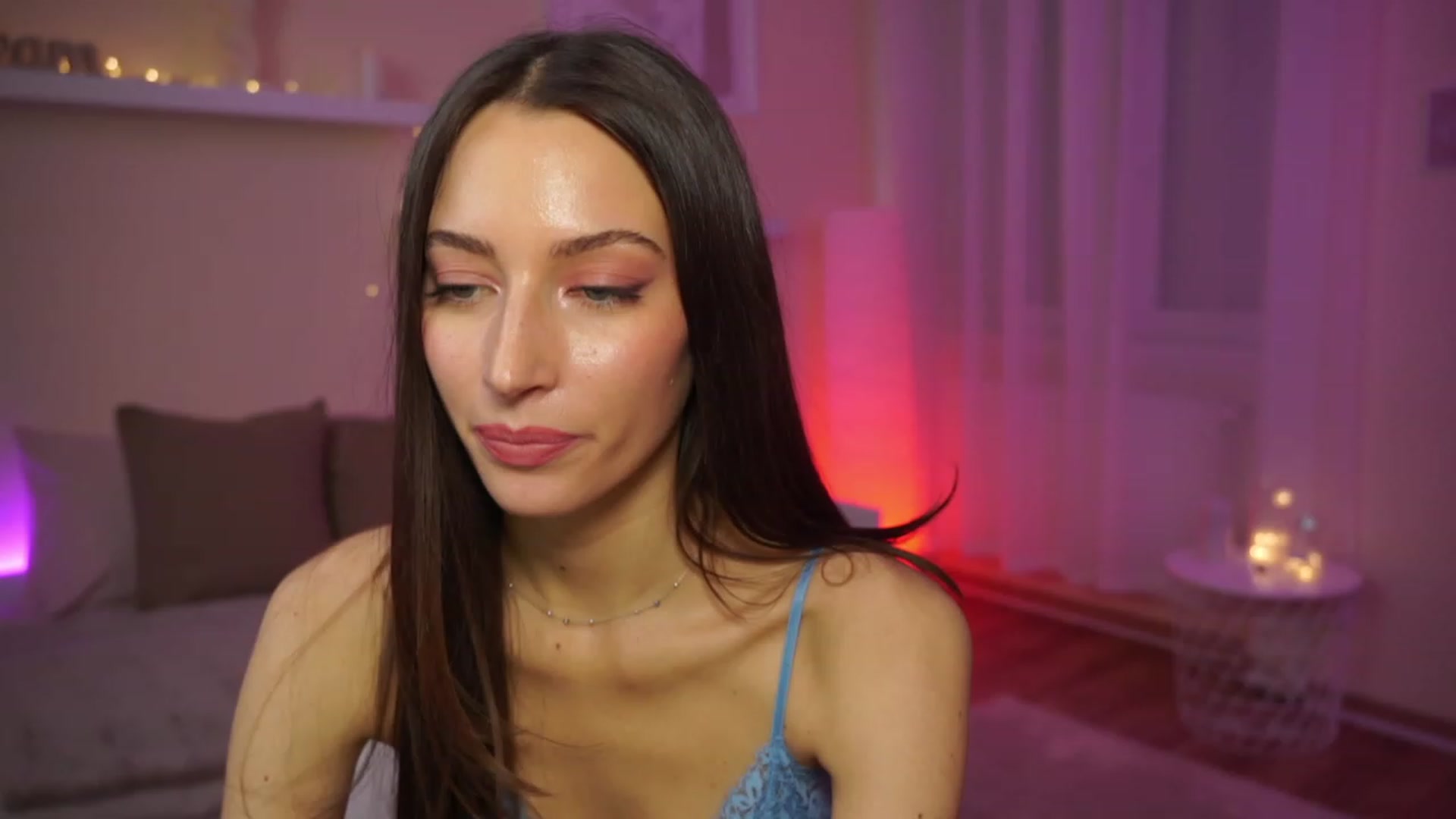 Gallery image thumbnail from Emily_grey69's myfreecams stream on, 01/17/2024, 20:00 image 4 of 20
