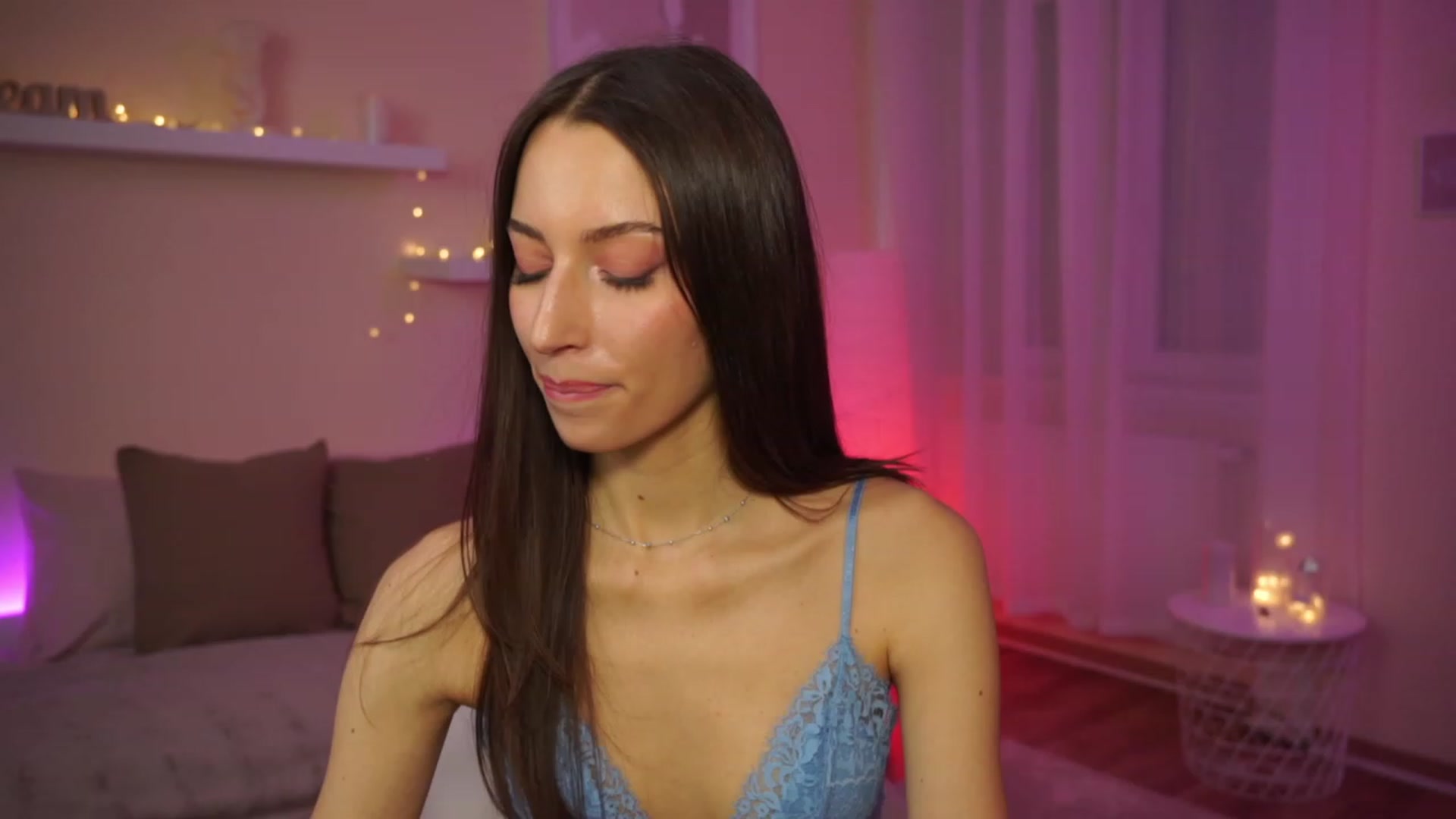 Gallery image thumbnail from Emily_grey69's myfreecams stream on, 01/17/2024, 20:00 image 2 of 20