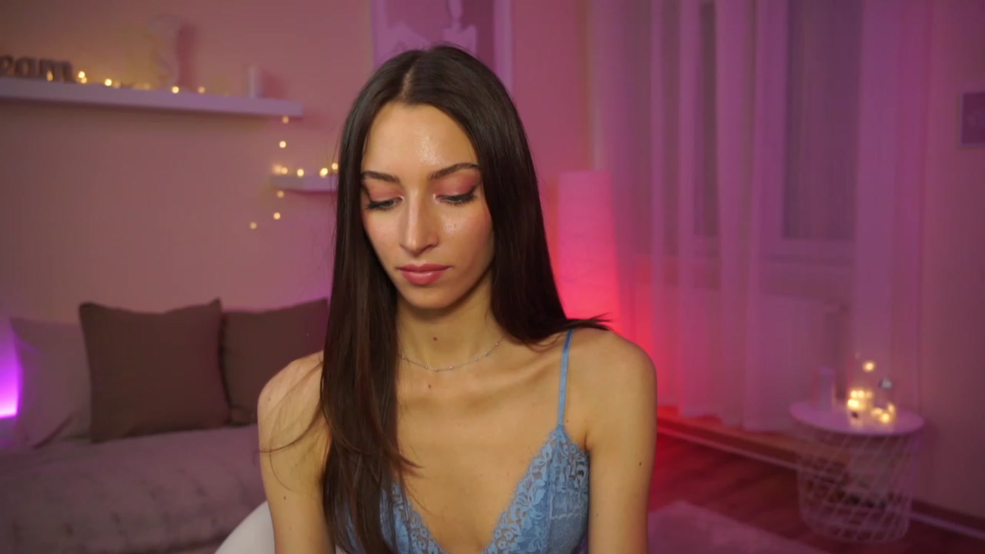 Gallery image thumbnail from Emily_grey69's myfreecams stream on, 01/17/2024, 20:00 image 3 of 20